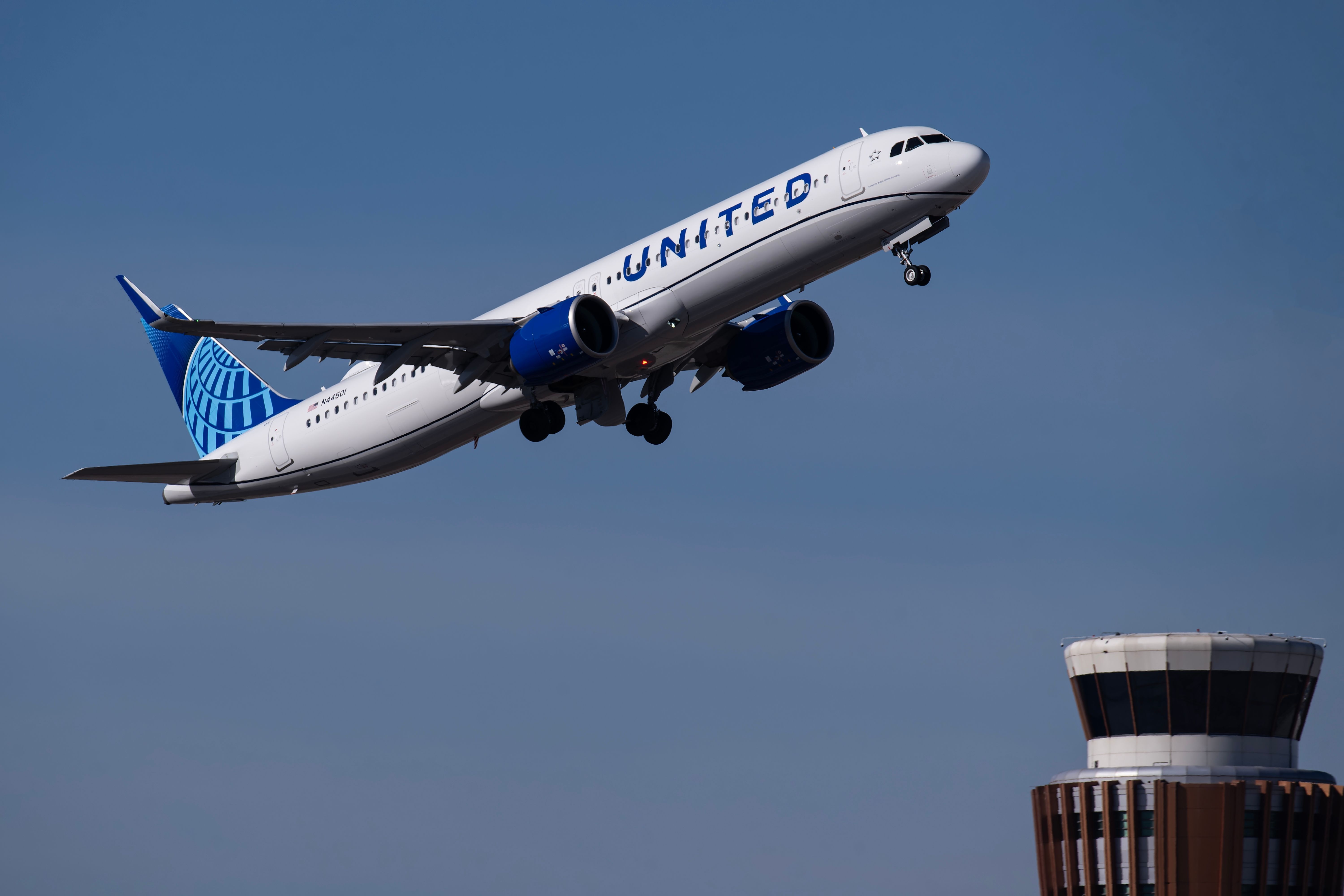 United Airlines Airbus A321neo departing from Phoenix Sky Harbor International Airport.