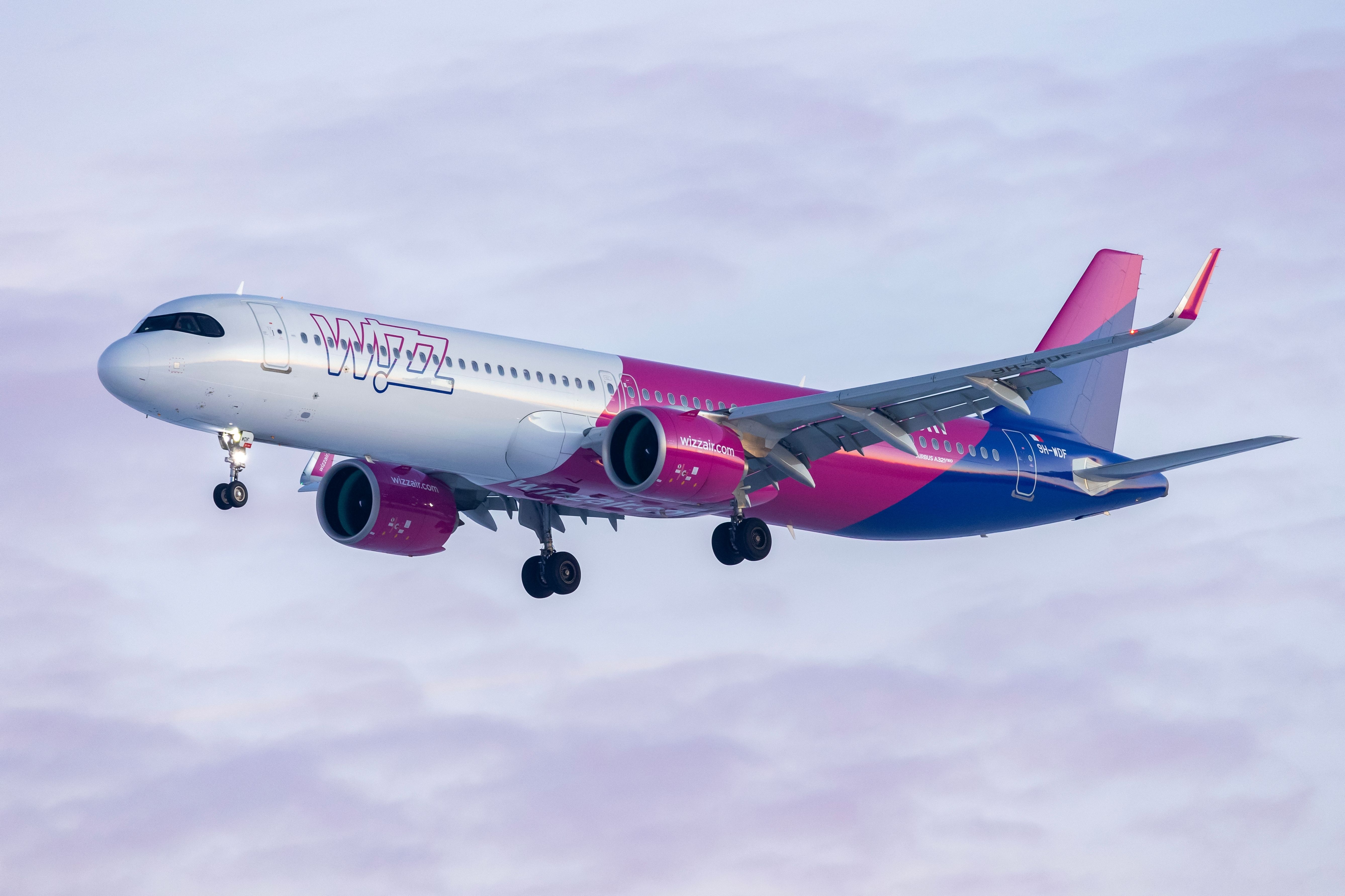 Wizz Air Airbus A321neo Landing In Prague