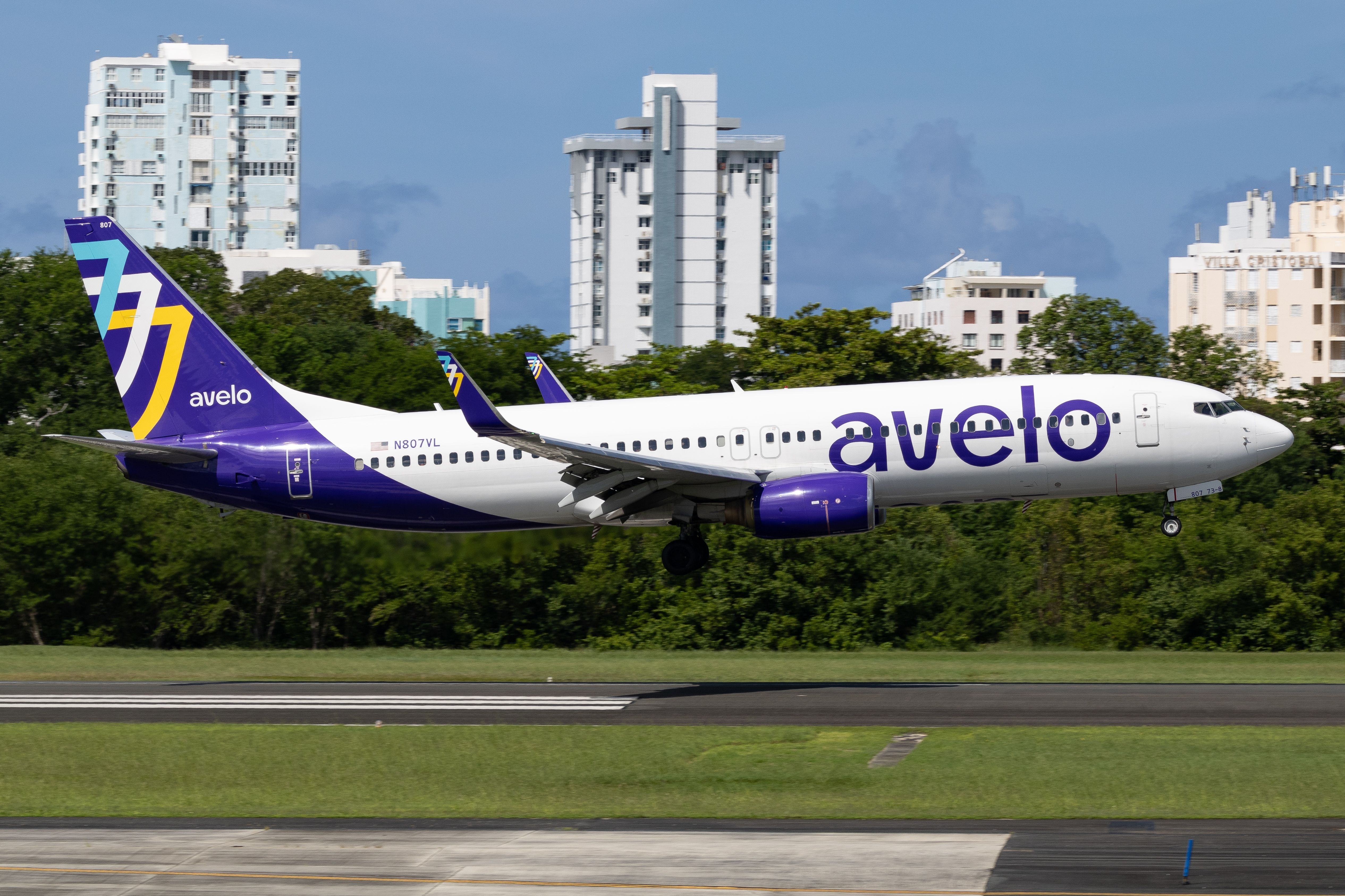 An Avelo Airlines Boeing 737 taking off