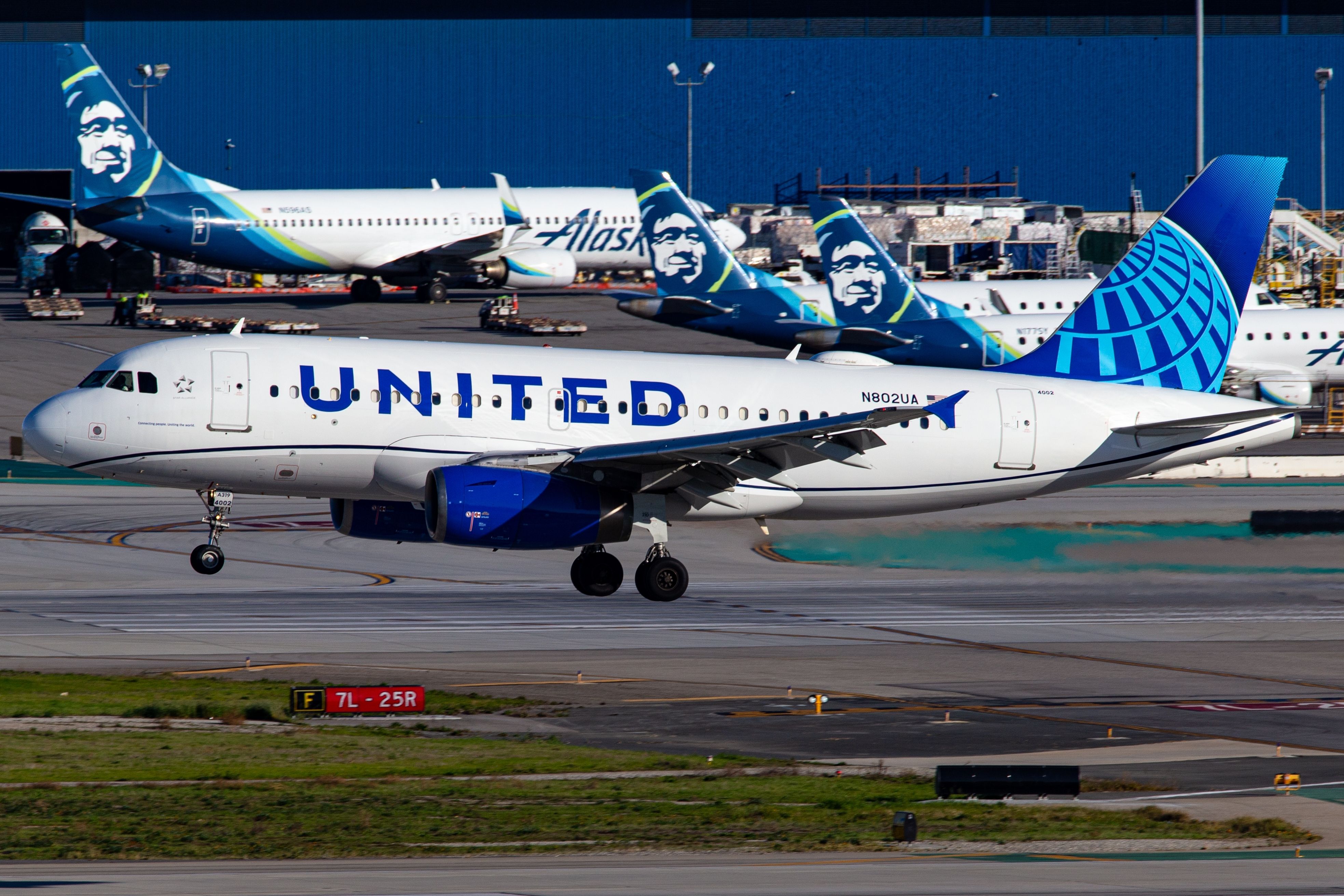 A United Airlines Airbus A319