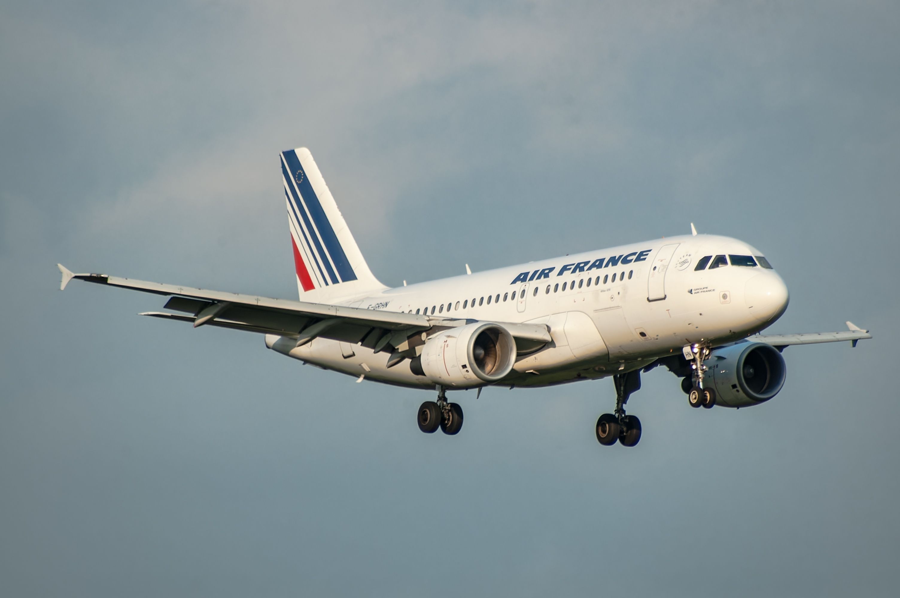 An Air France Airbus A318 landing