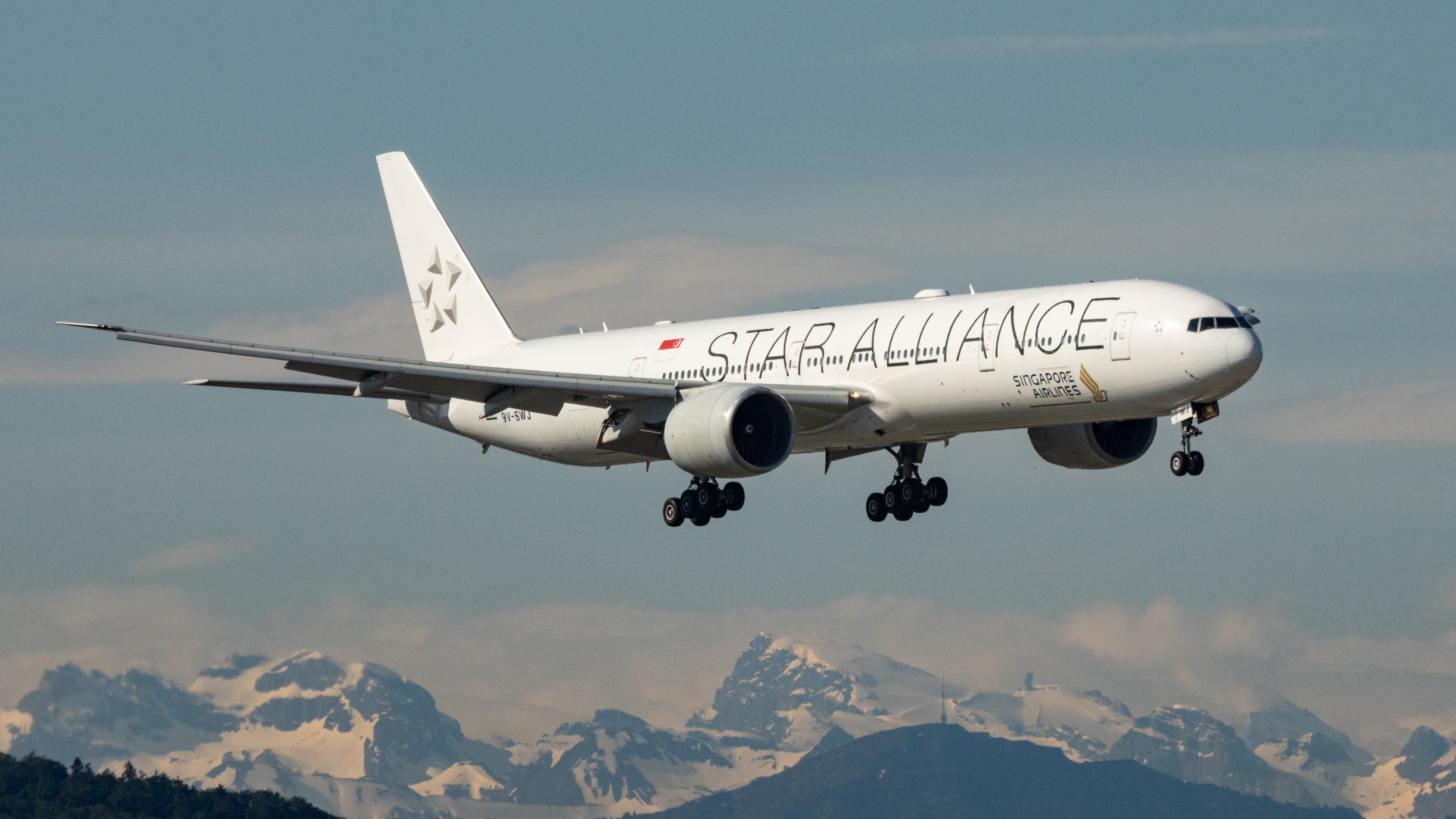 Singapore Airlines Boeing 777 Star Alliance Livery Landing In Zurich