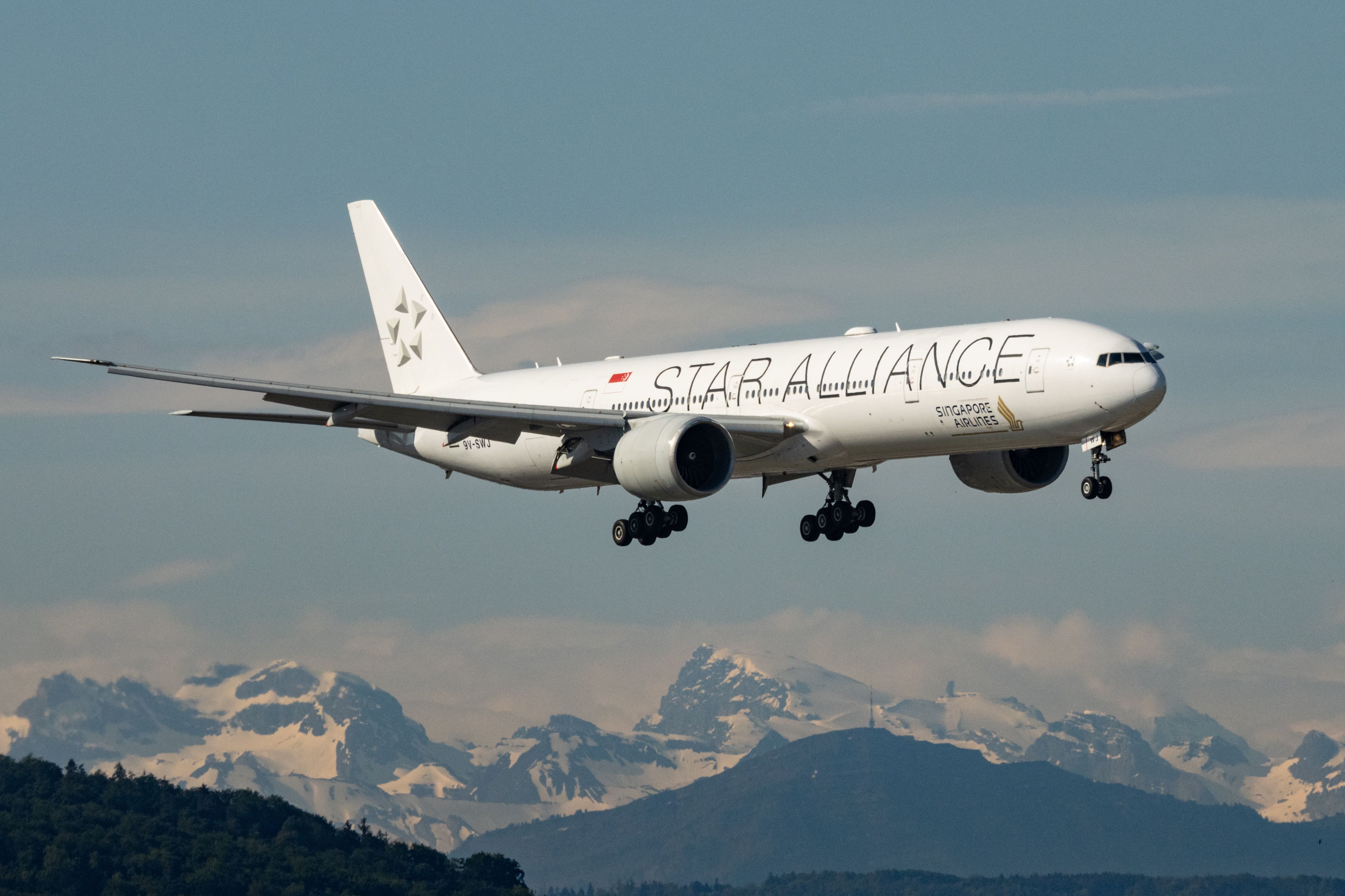 Singapore Airlines Boeing 777 Star Alliance Livery Landing In Zurich