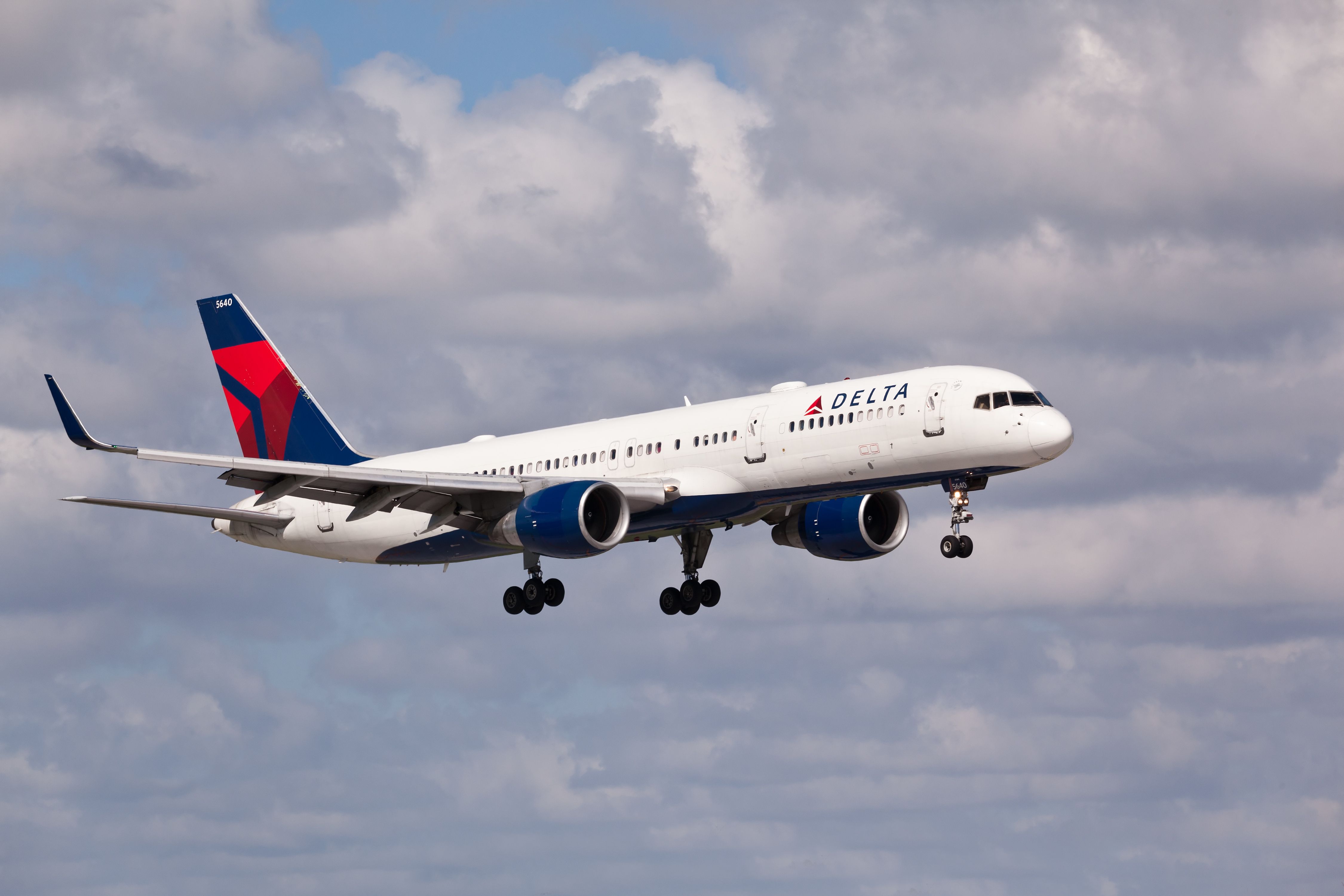 Delta Air Lines Boeing 757-200 landing in Fort Lauderdale.