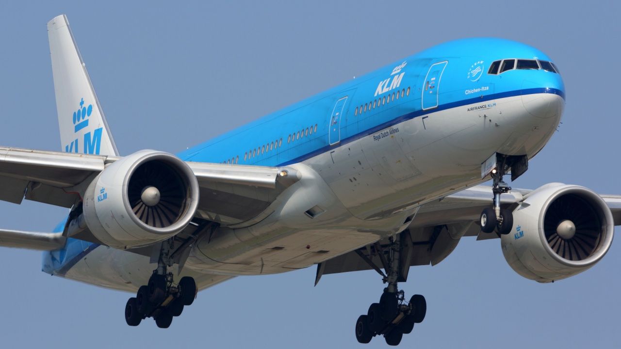 Προσγείωση Boeing 777-200 της KLM Royal Dutch Airlines