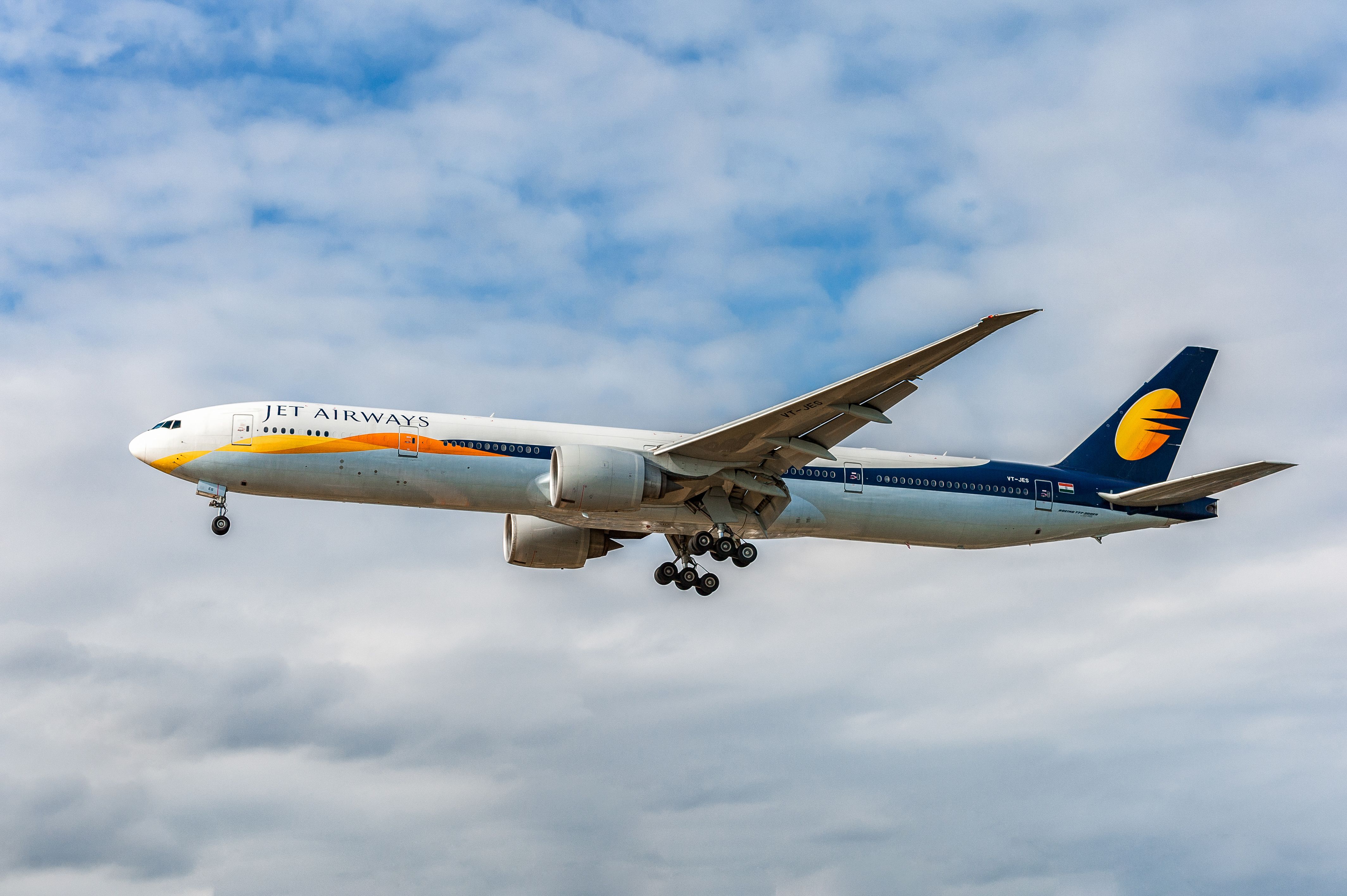 Jet Airways Boeing 777 Landing In London