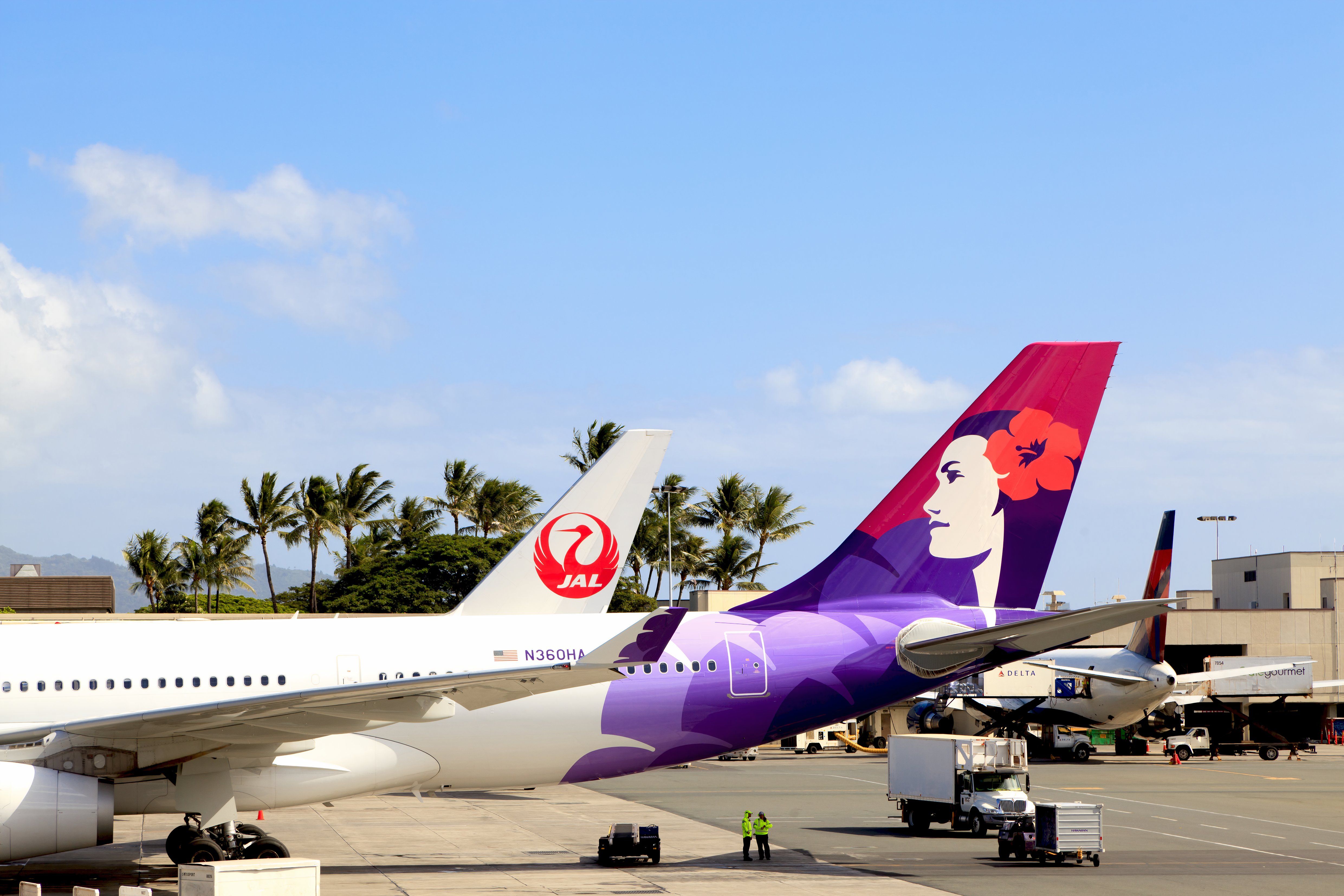 Hawaiian Airlines Japan Airlines shutterstock_559398376