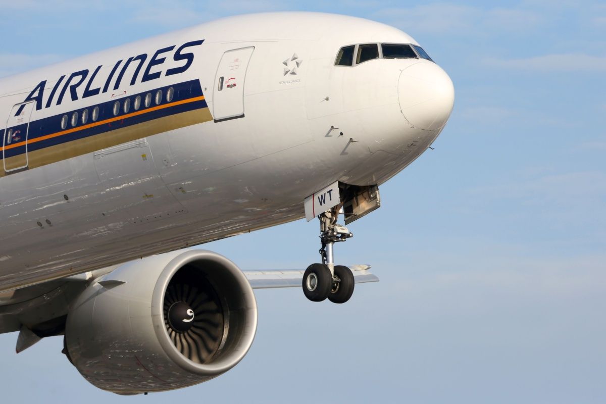 Boeing 777-300ER 9V-SWT of Singapore Airlines landing at Heathrow international airport