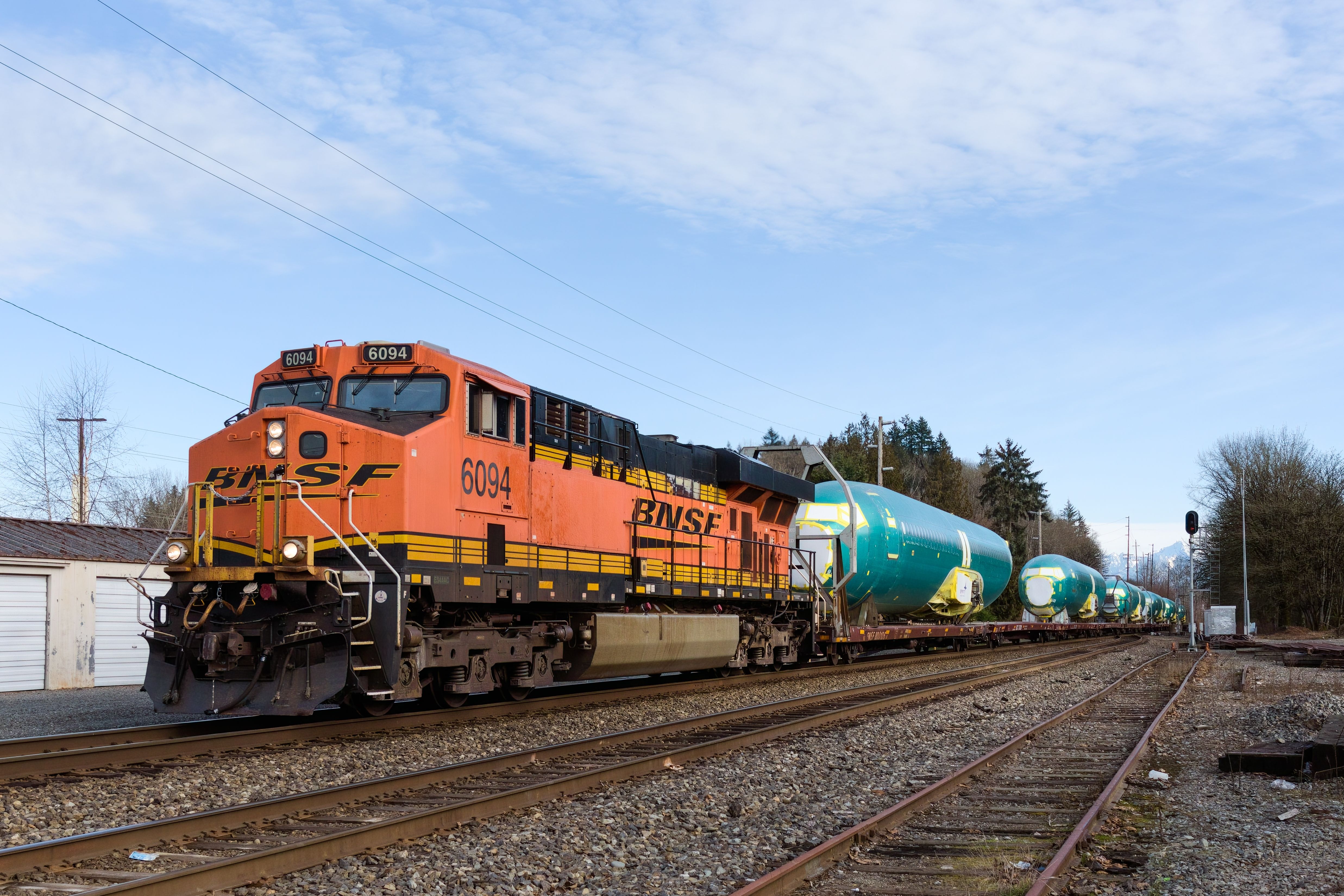 Train carrying Boeing 737 fuselages from Spirit AeroSystems to Boeing's facilities shutterstock_2257906543