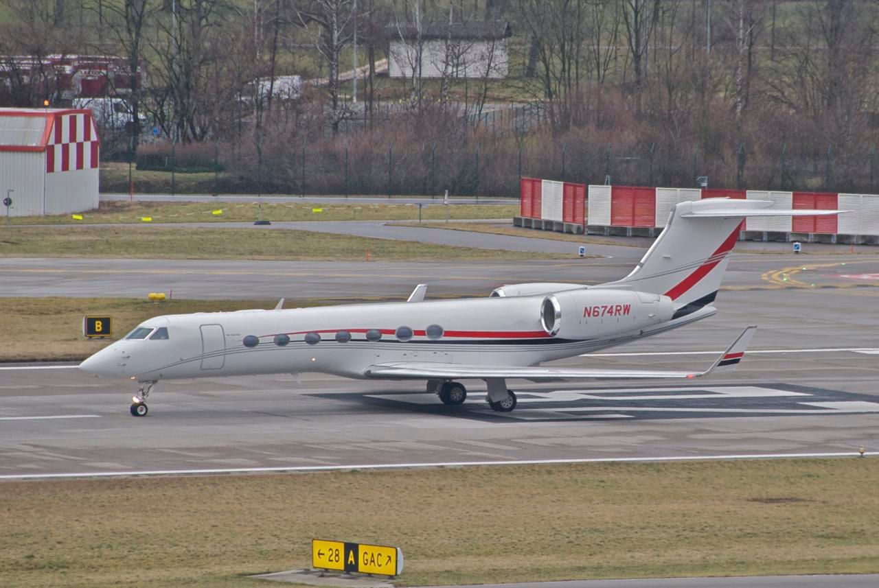 Untitled_Gulfstream_Aerospace_G-V-SP_Gulfstream_G550;_N674RW@ZRH;28.01.2012_(6796616749)