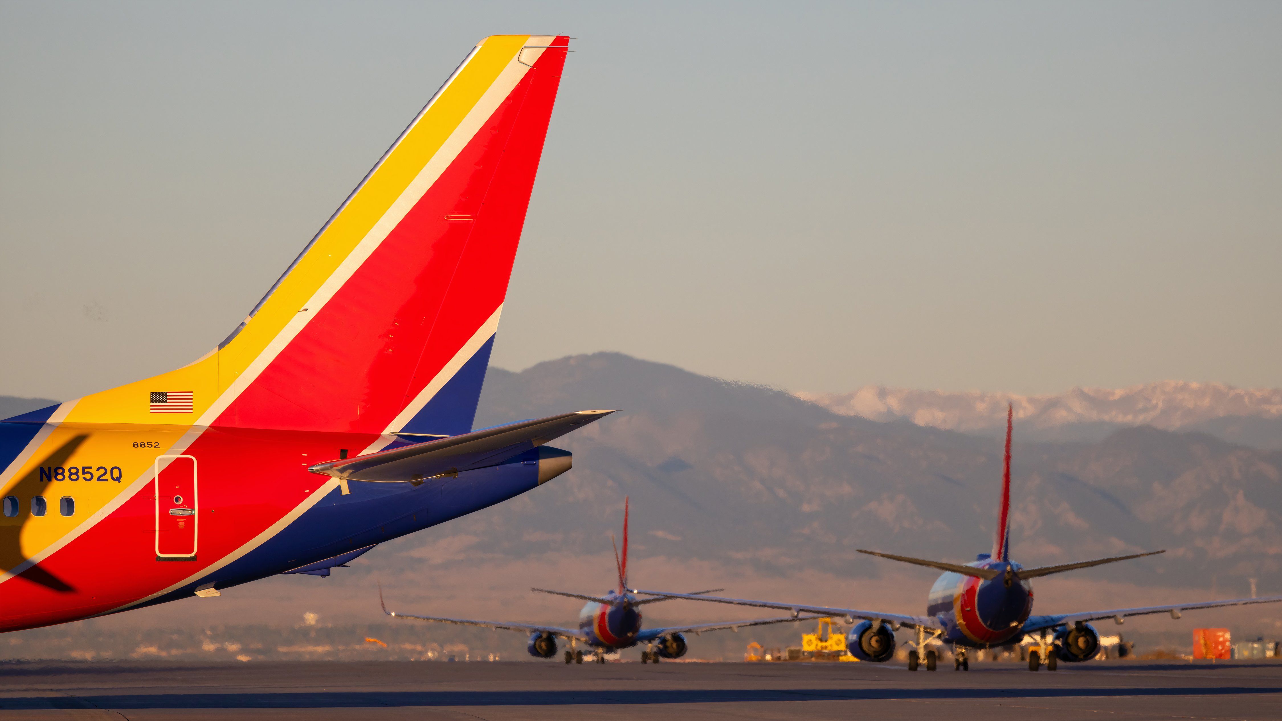 southwest-airlines-boeing-737-returns-to-denver-after-tire-bursts-on-departure