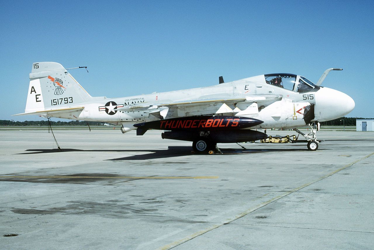 1280px-VA-176_KA-6D_Intruder_tanker