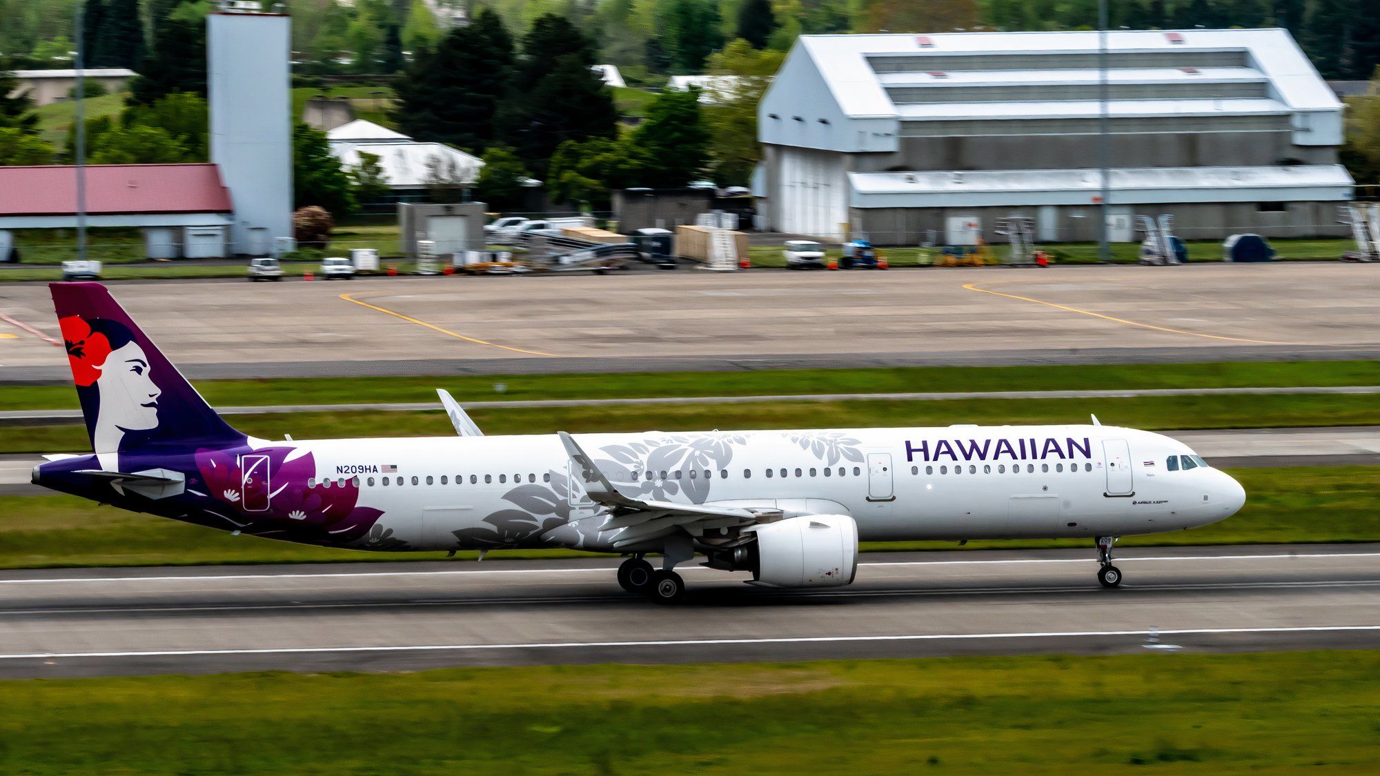 2MP_of_Hawaiian A321neo on the PDX Runway_01