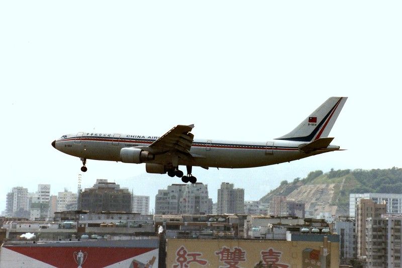 Air China flight landing at Kai Tak airport