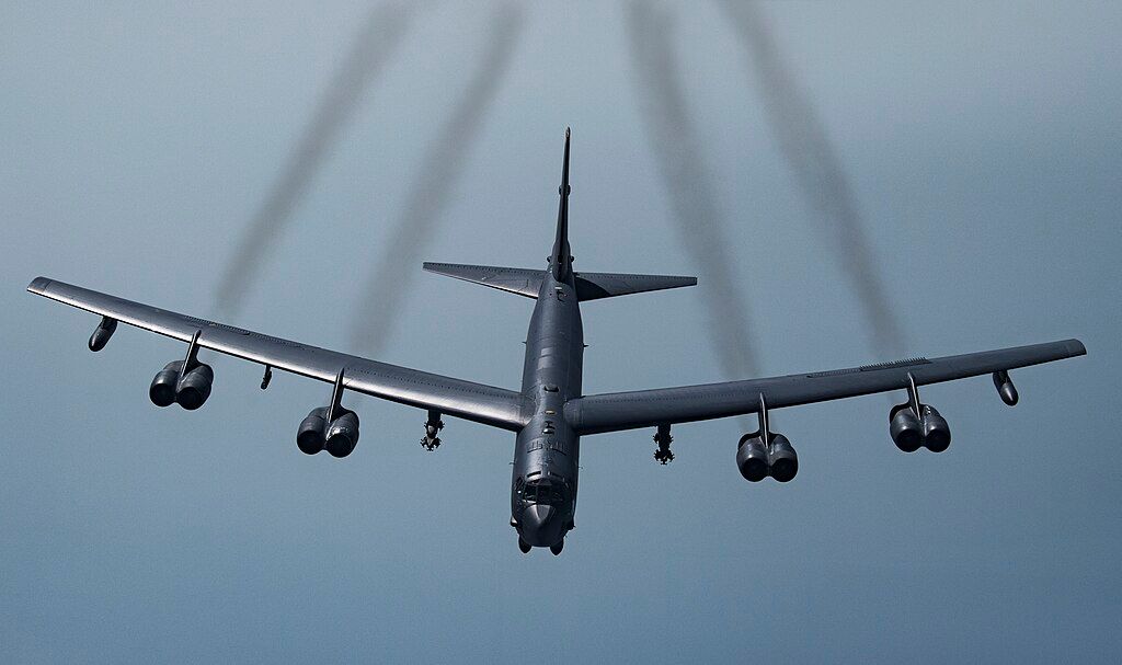 A_Boeing_B-52H_Stratofortress_in_flight_over_the_Persian_Gulf_(190521-F-XN348-9173)