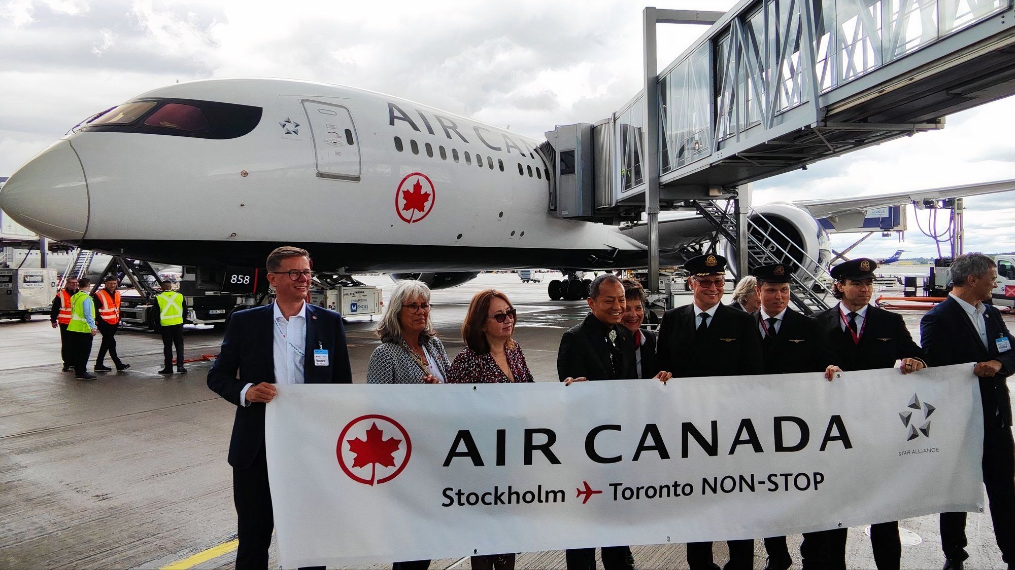 AC ARN YYZ 787 on stand