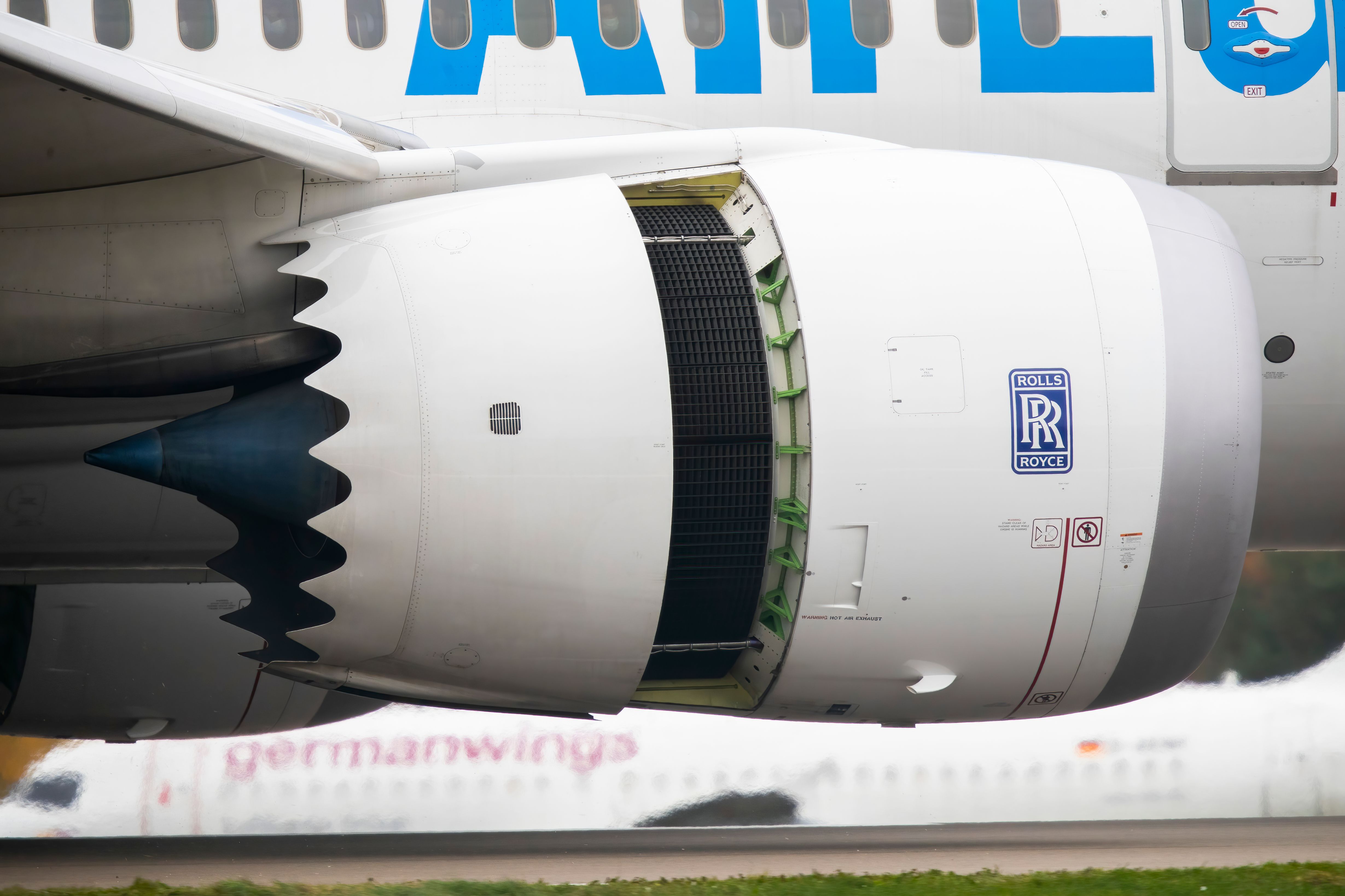 歐羅巴航空波音 787-8 部署 Trent 1000 發動機的反向推進器shutterstock_1845239074