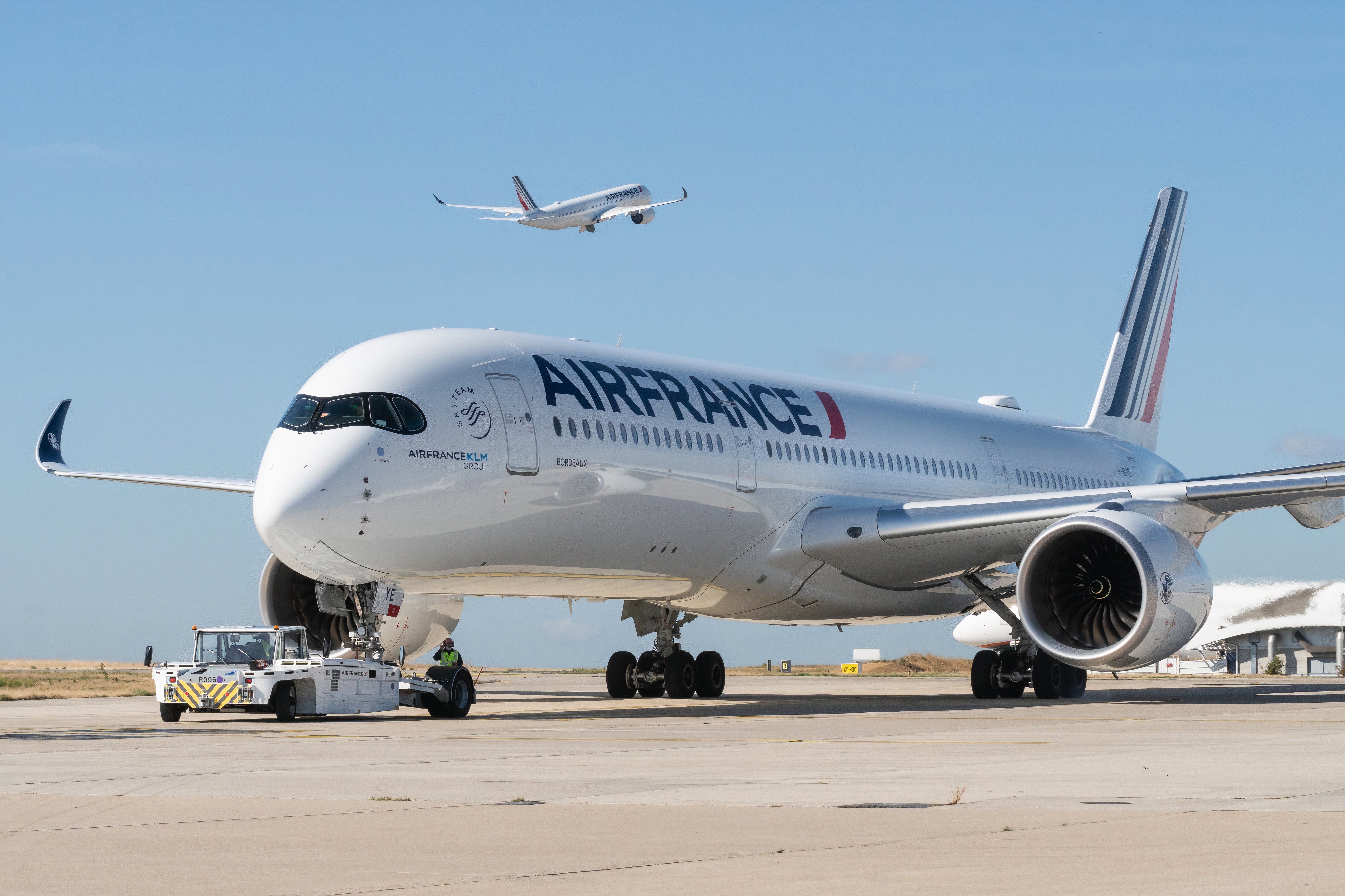 Air France A350-900 shutterstock_2400347961