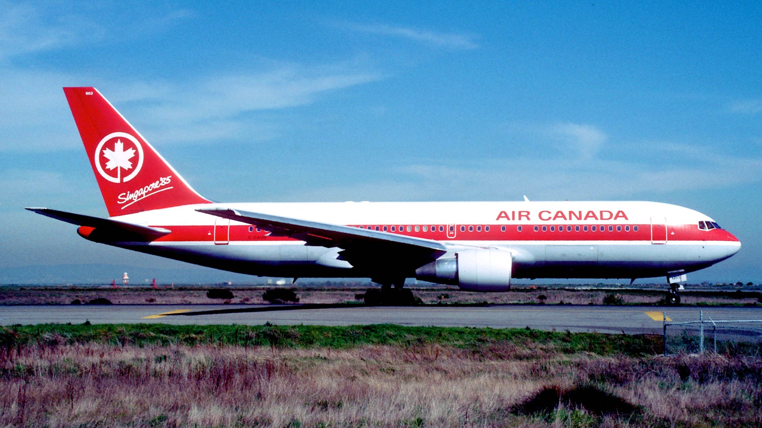 Air Canada Boeing 767-233; C-GAUN@SFO;17.02.1985 on the ground