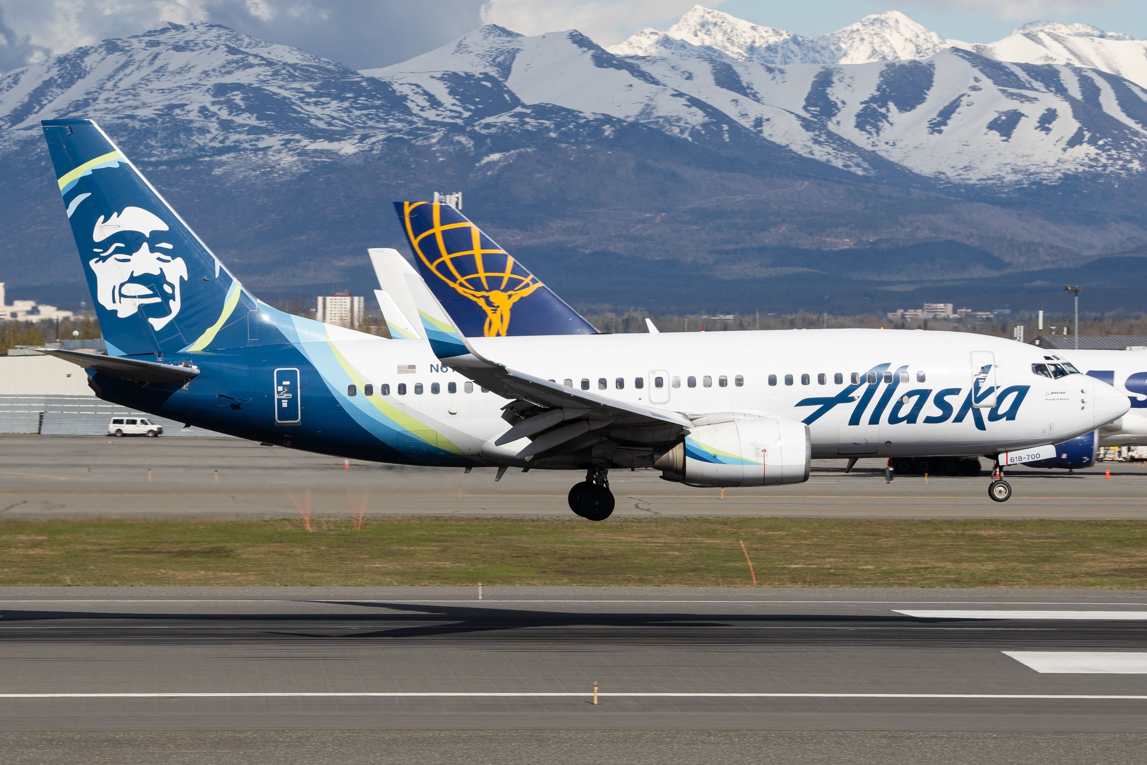 Alaska Airlines Boeing 737-700 landing at ANC shutterstock_2474864153