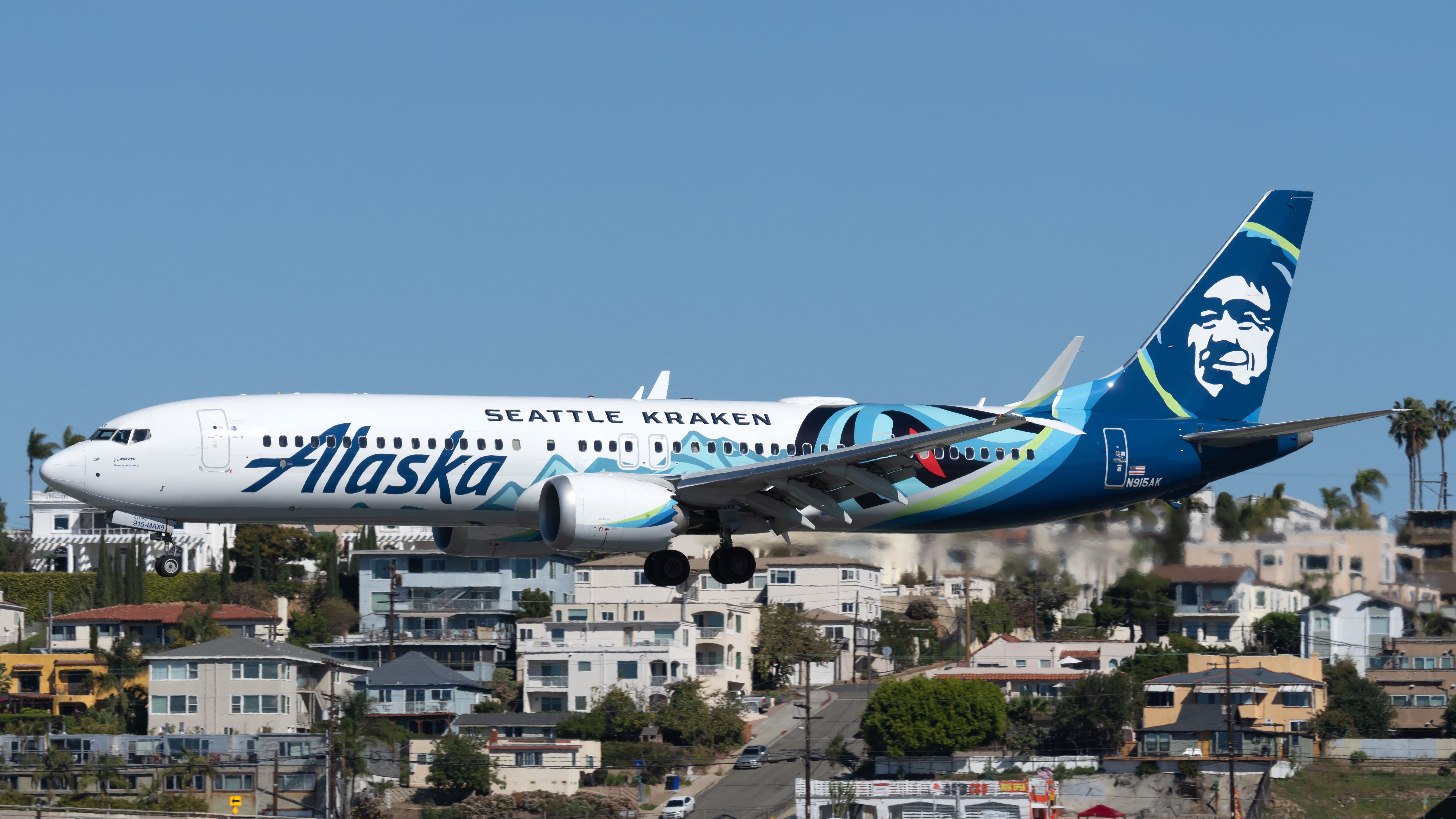 Alaska Airlines Boeing 737 MAX 9 landing