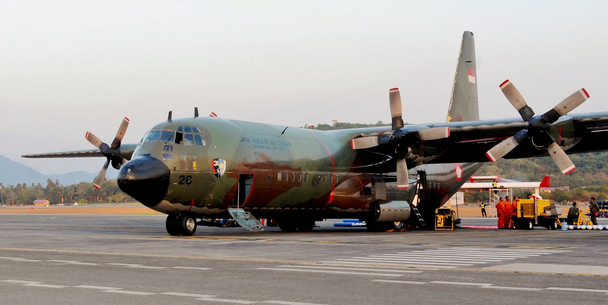 An_Indonesian_Air_Force_C-130_on_the_at_Langkawi_International_Airport_flightline_(cropped)