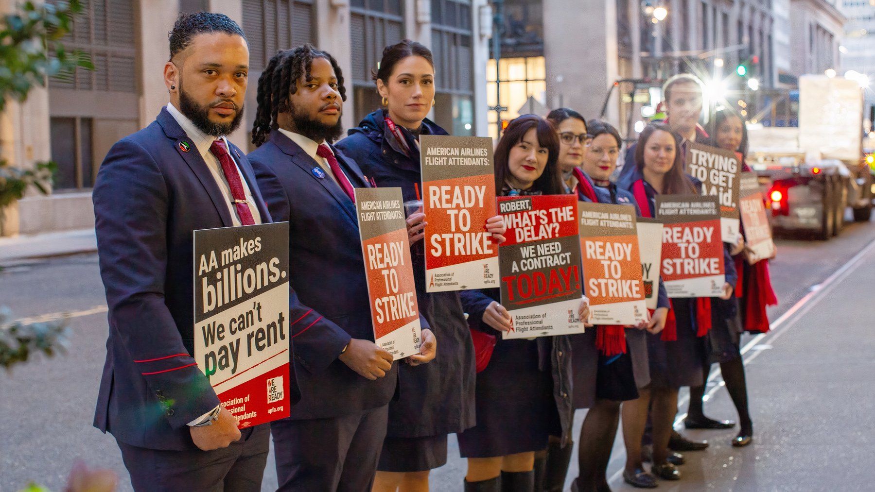 american airlines flight attendents picketing