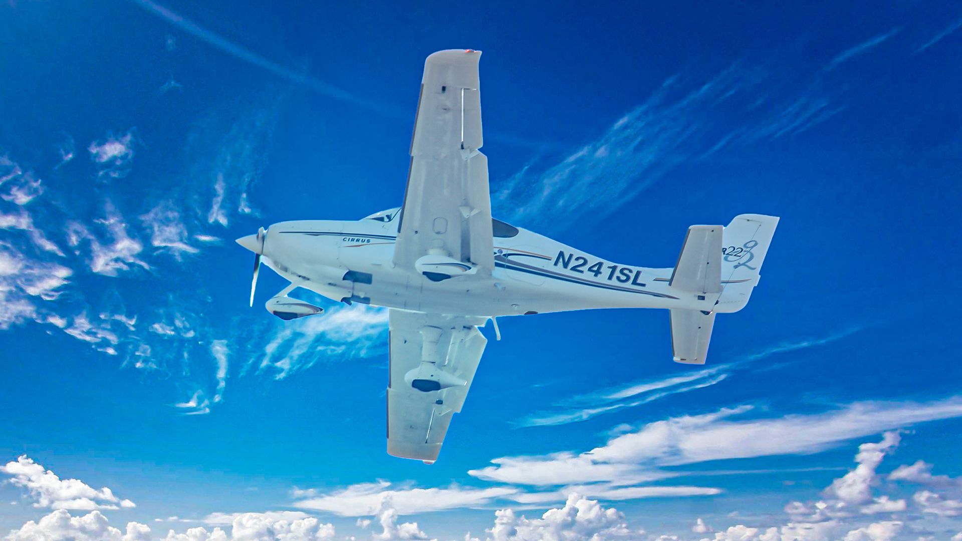parachuting-plane-four-unique-features-on-the-cirrus-sr22