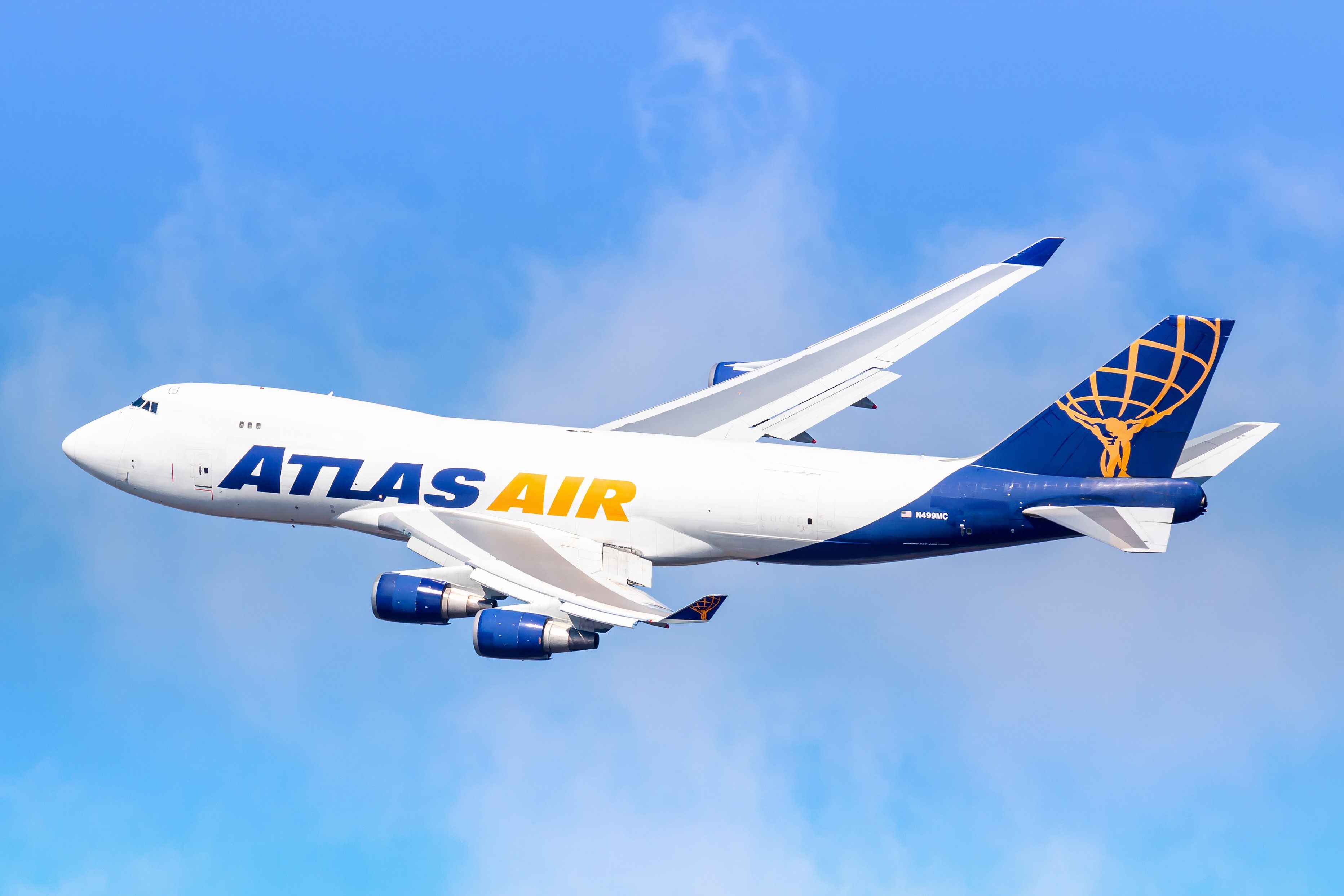 Atlas Air B7474F flying and banking