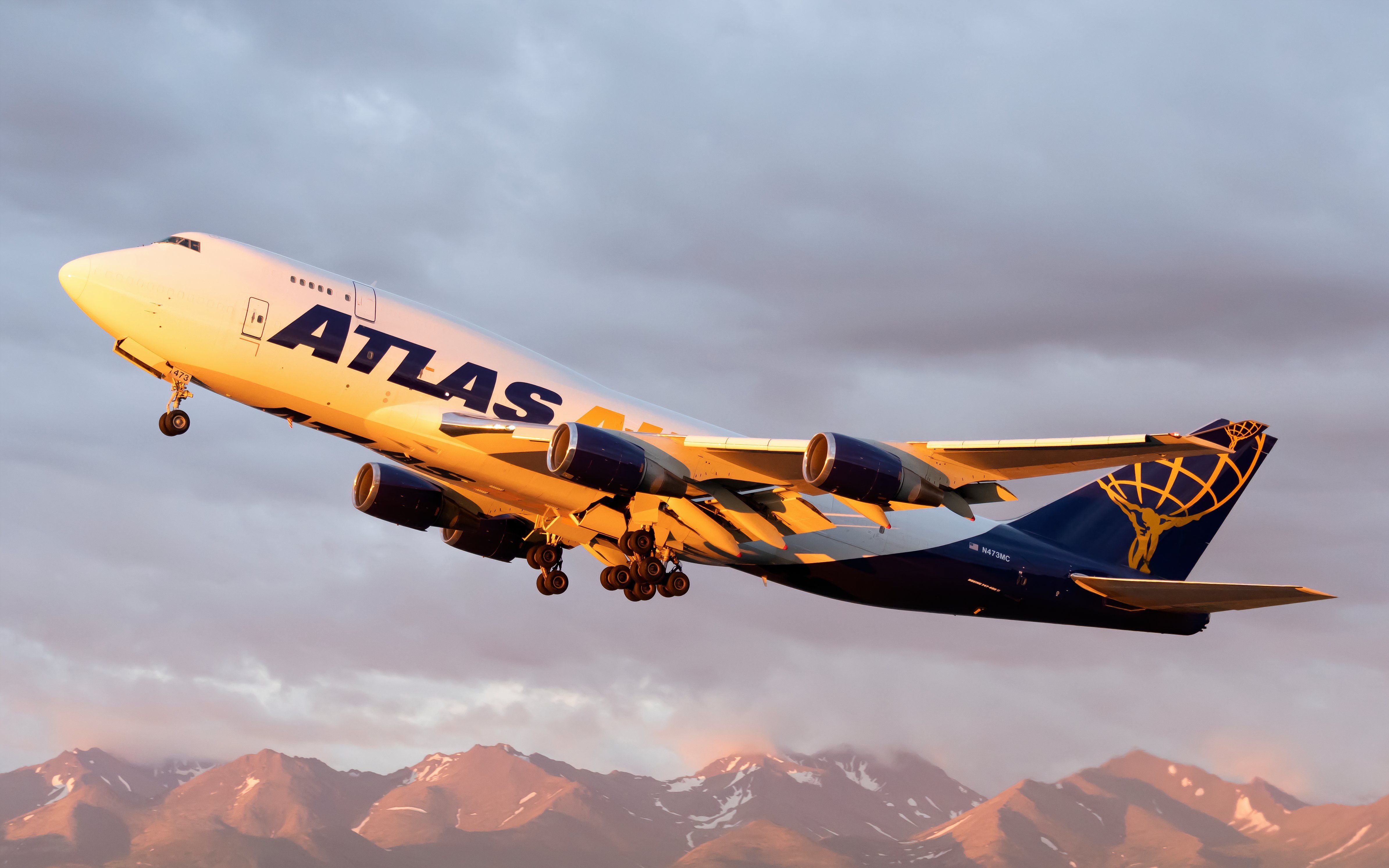 Atlas Air Boeing 747-400 flying