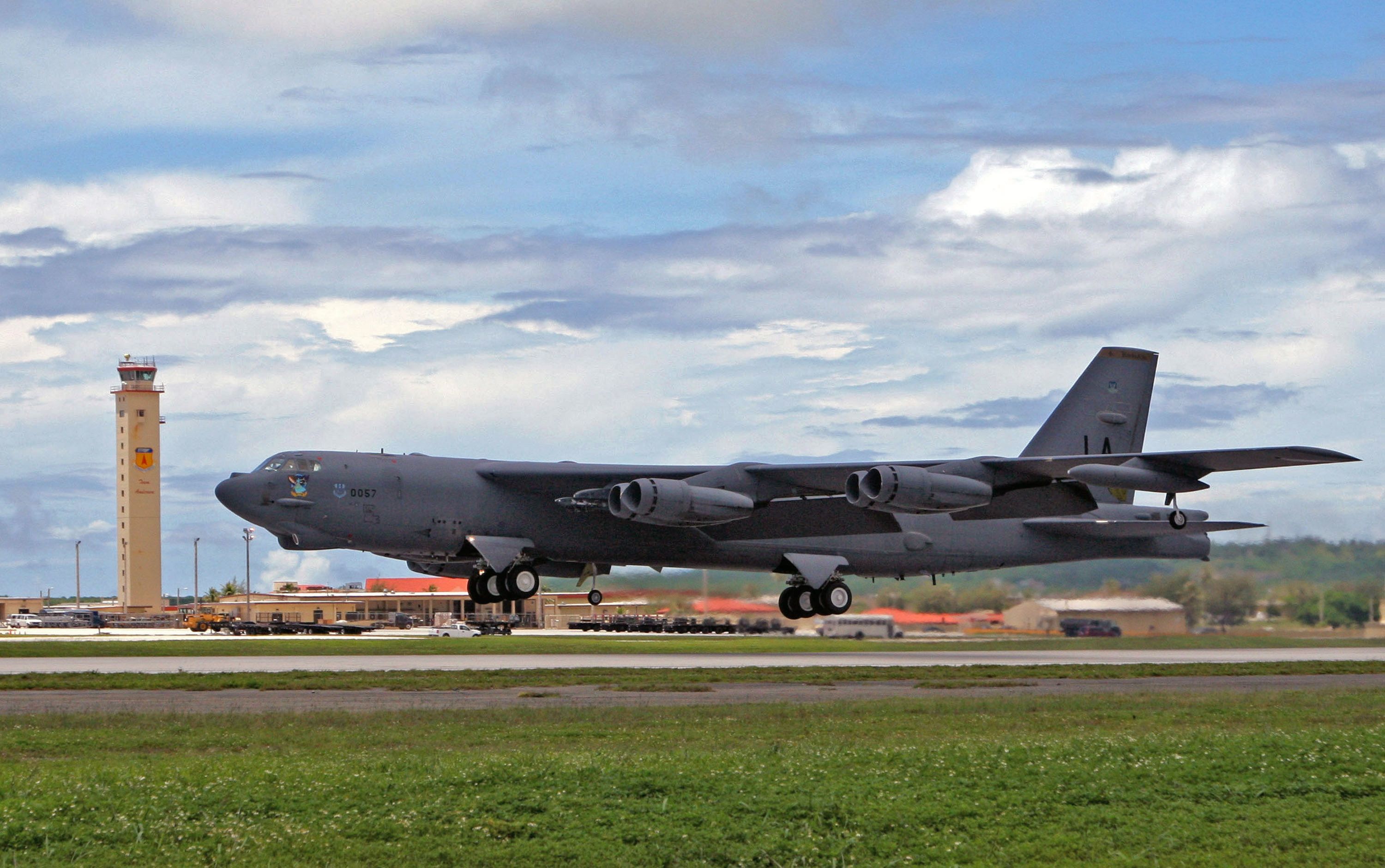 B-52_Stratofortress_Takeoff