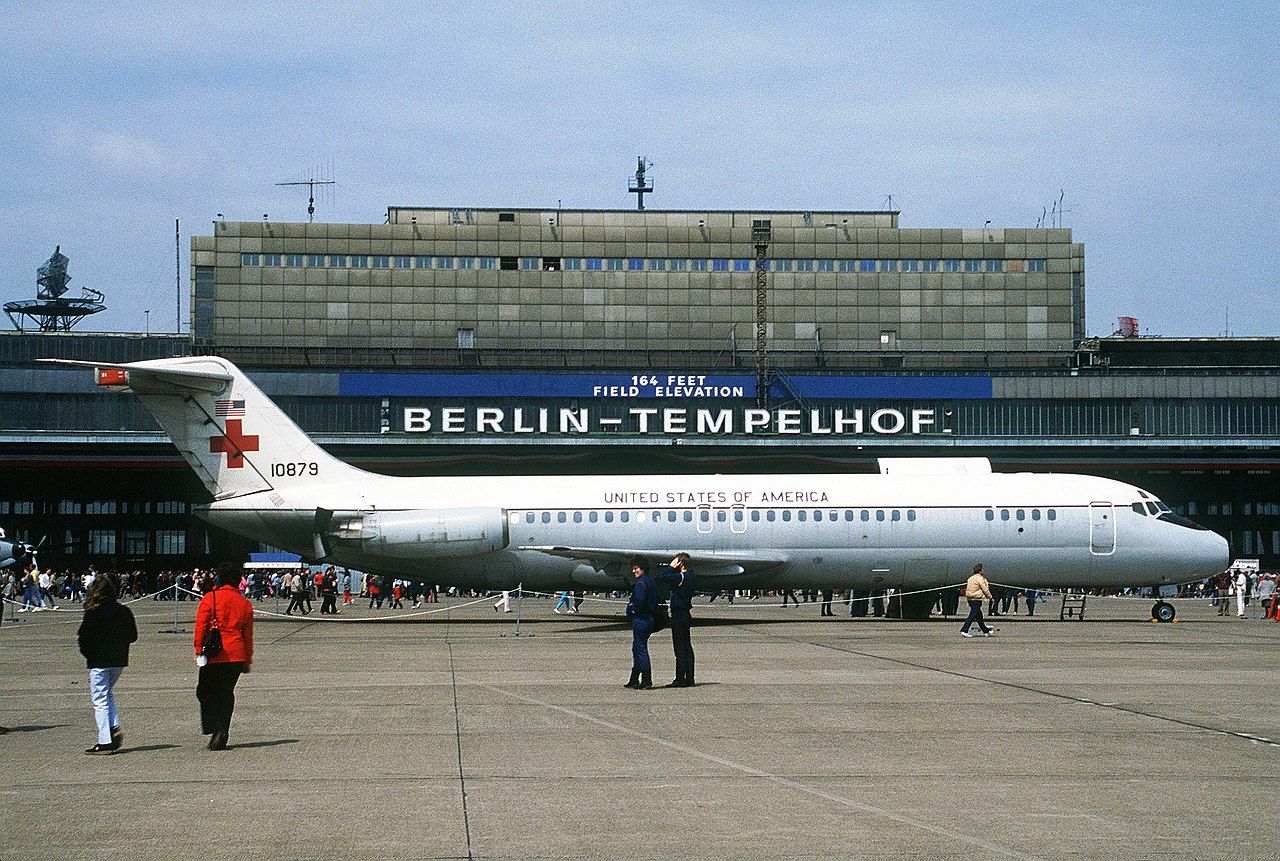 C-9A_Nightingale_aeromedical_airlift_transport_aircraft