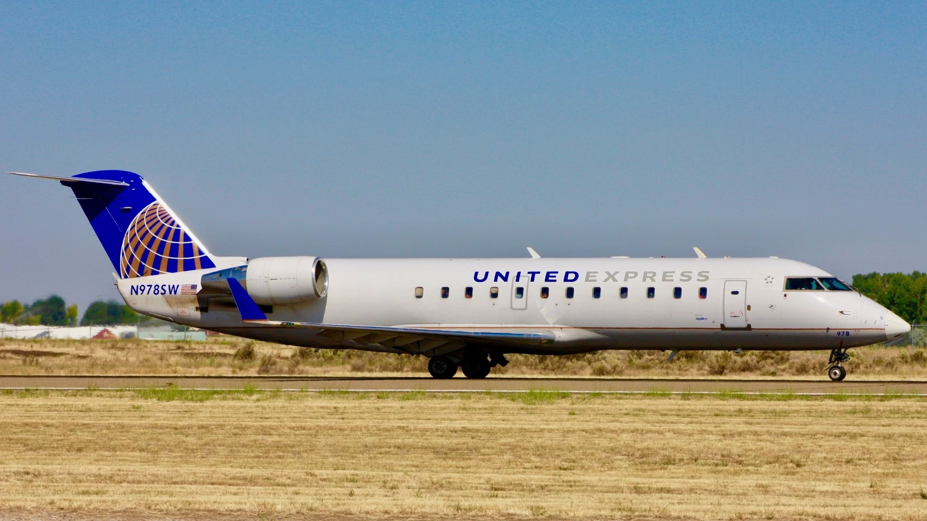 5 Hospitalized After United Express CRJ200 Hits Severe Turbulence