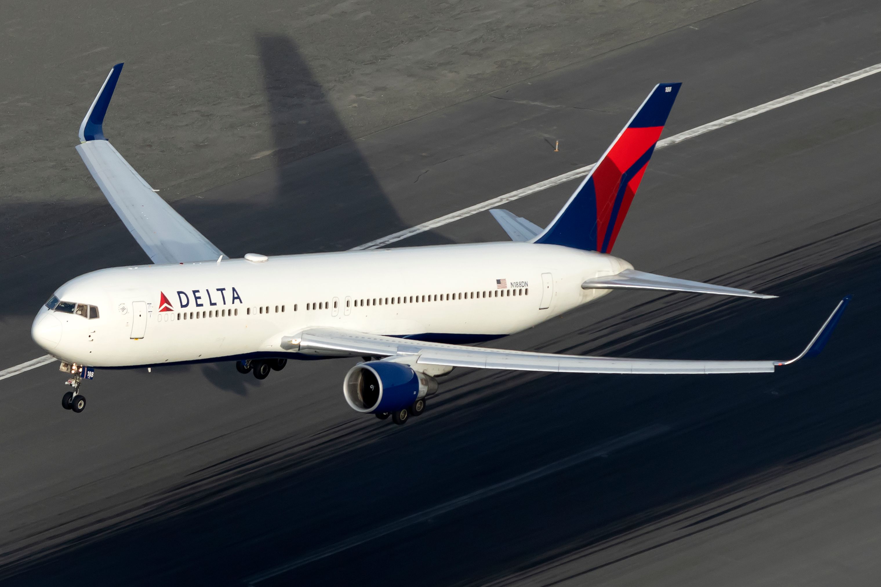 Delta Air Lines B767-300ER taking off 