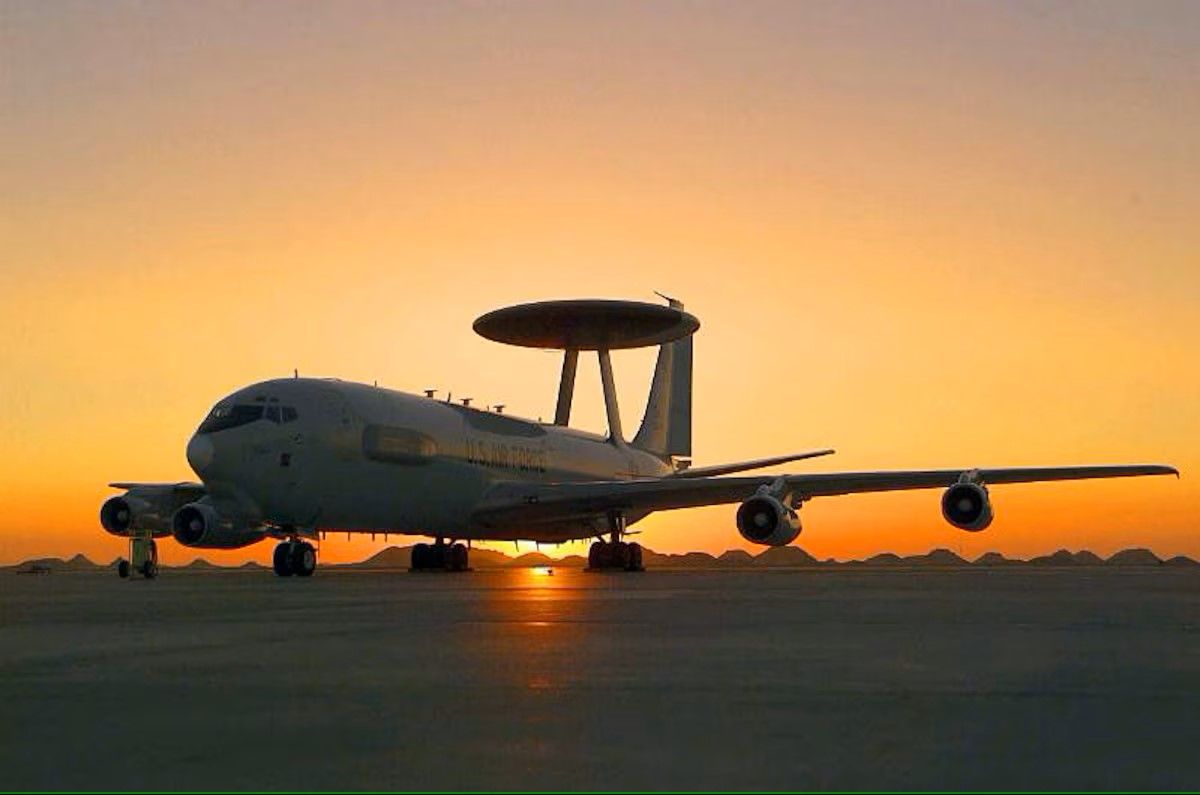 E-3 Sentry AWACS (front port view with sunset background) (jpg)-1