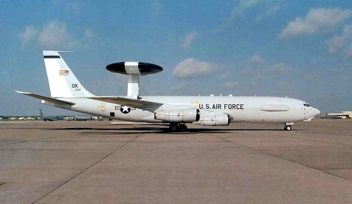 E-3 Sentry AWACS (starboard full-length view) (jpg)-1