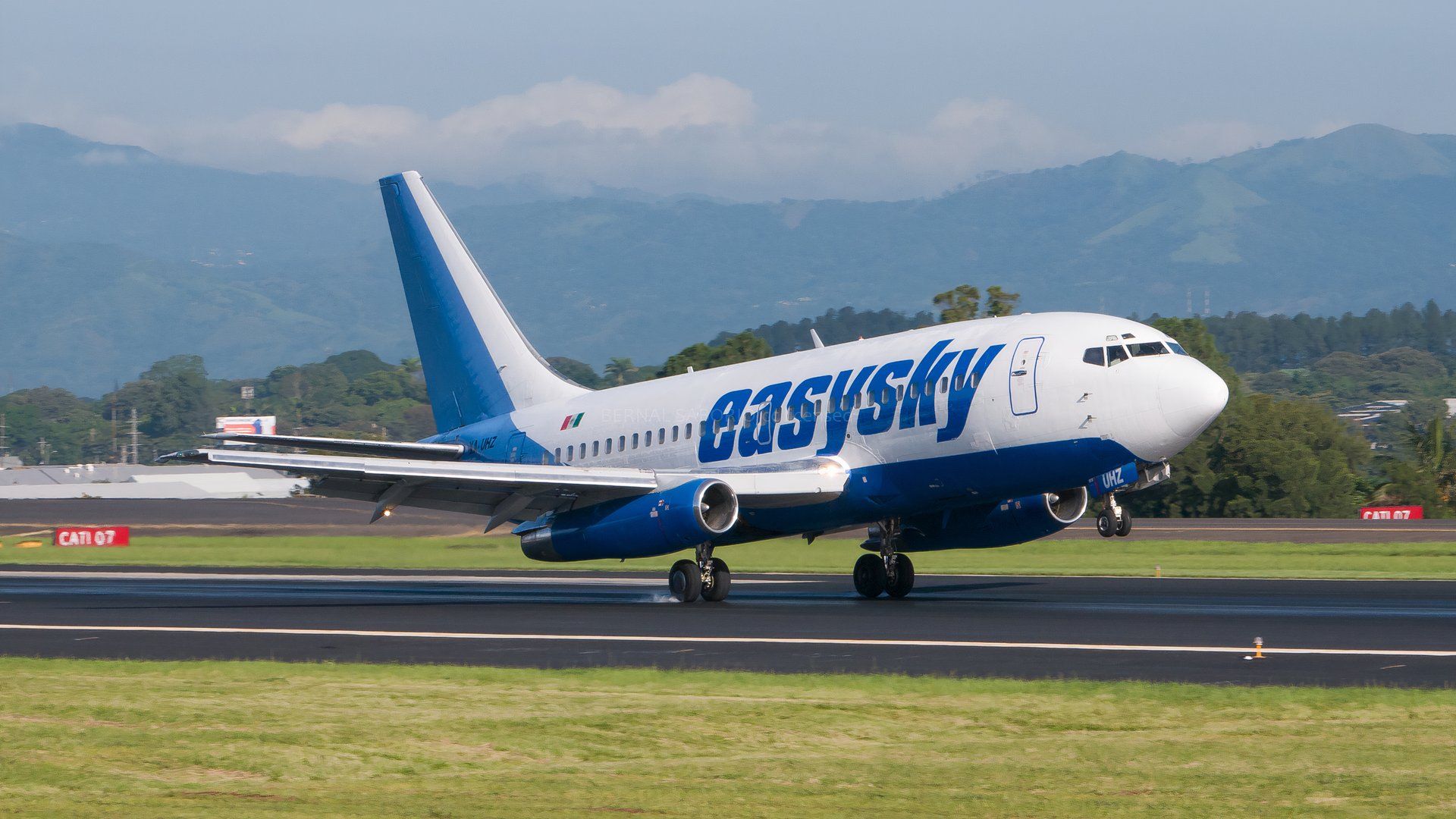 Easysky_Boeing_737-200