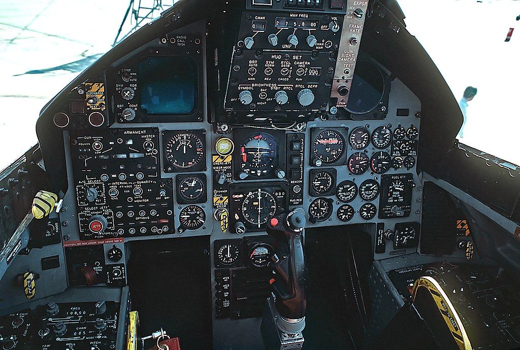 F-15_Eagle_Cockpit