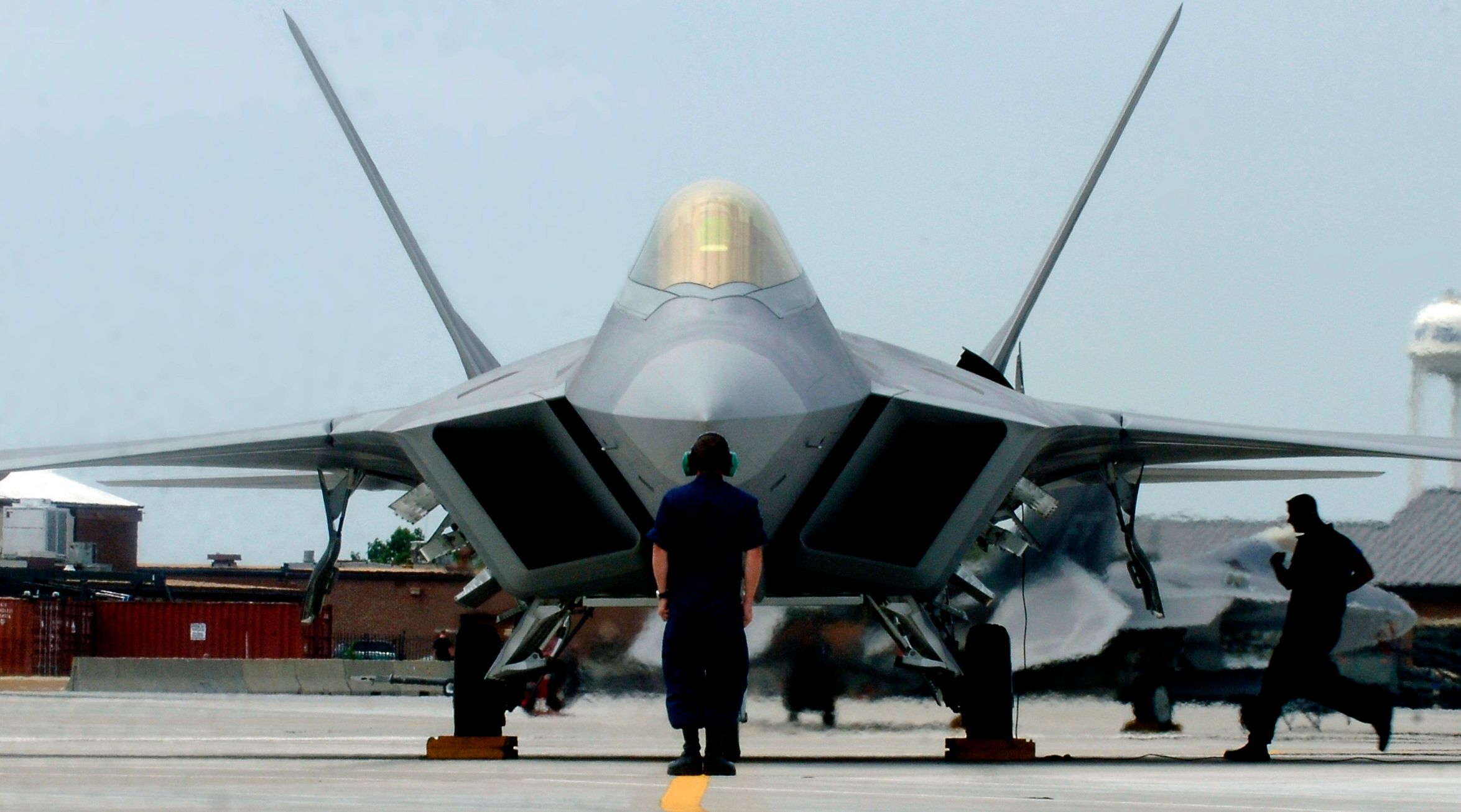 Photo of an F-22 Raptor as viewed from the front