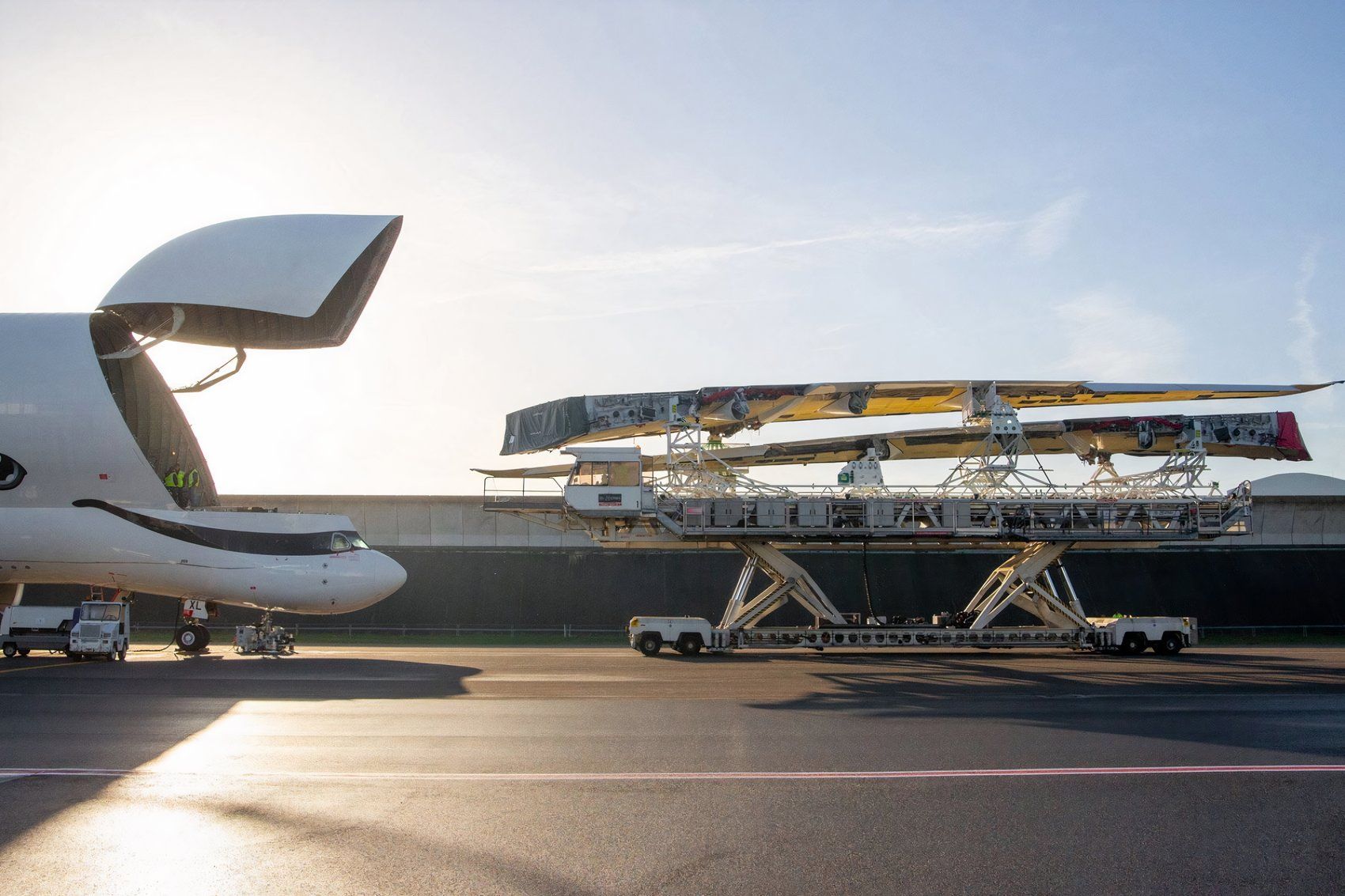 Airbus A350 wings being loaded on a Beluga XL