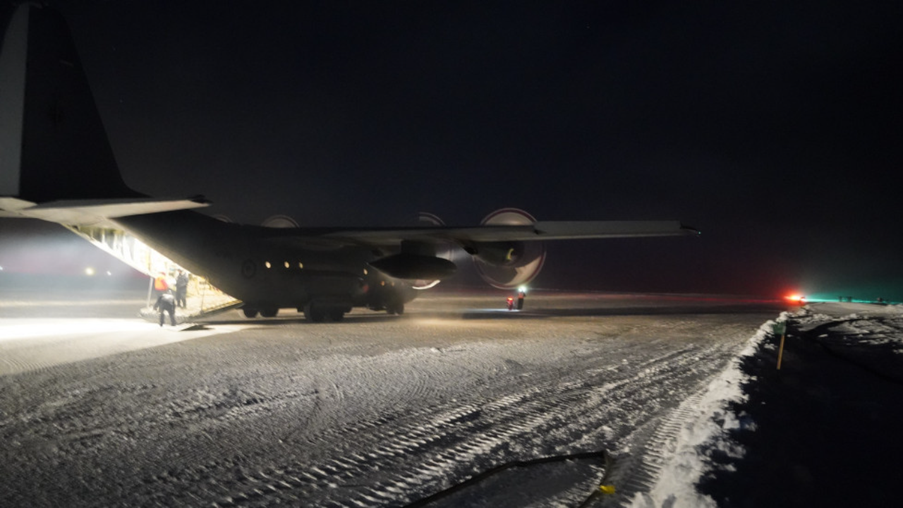 Royal New Zealand Air Force Flies C-130H Hercules For Mid-Winter ...