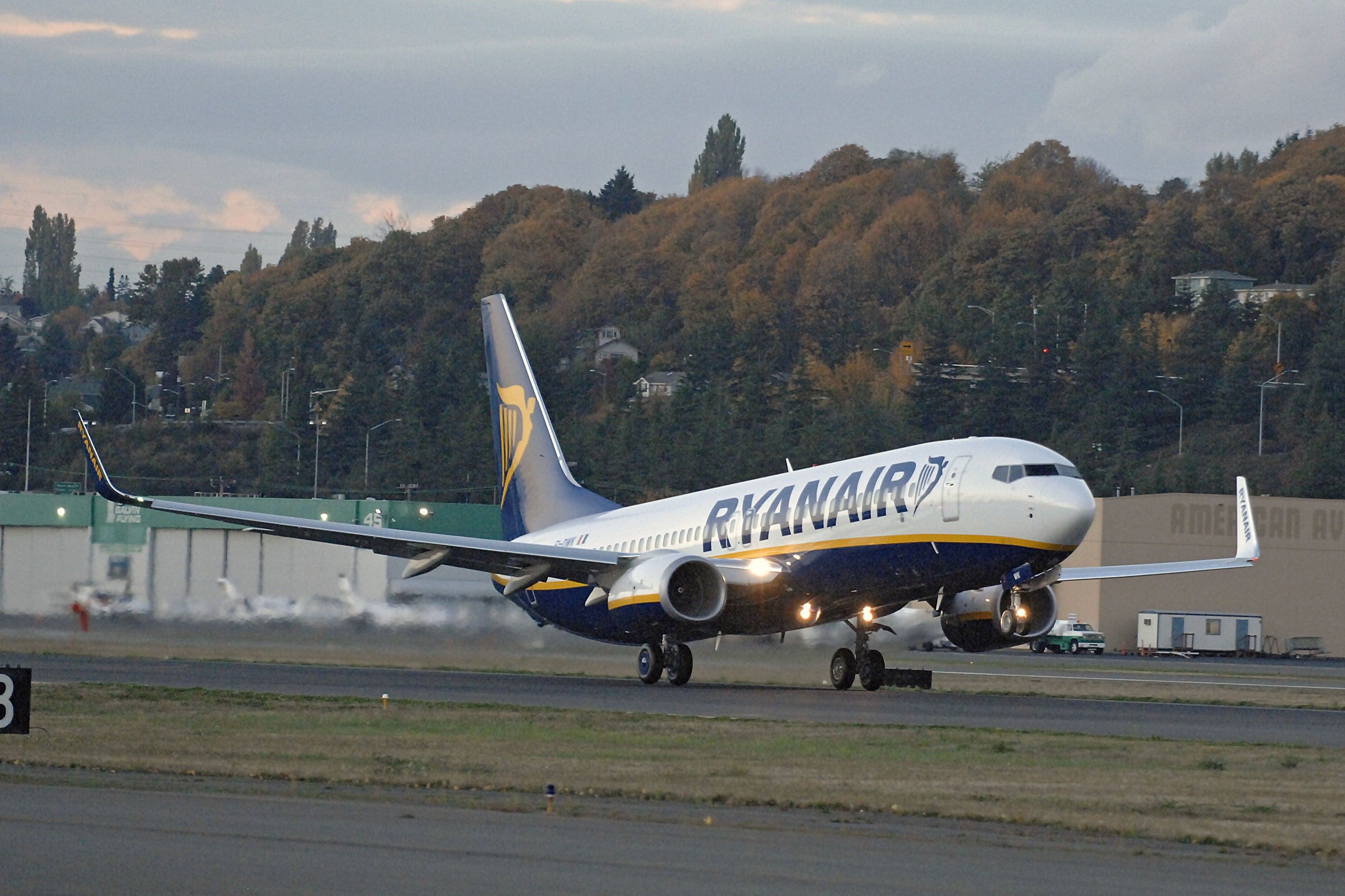 Ryanair Boeing 737-800 Taking Off
