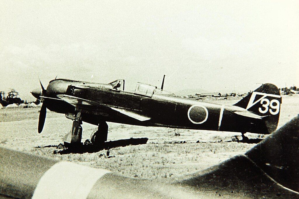 Kawasaki_Ki-100_W39_of_the_5th_Sentai