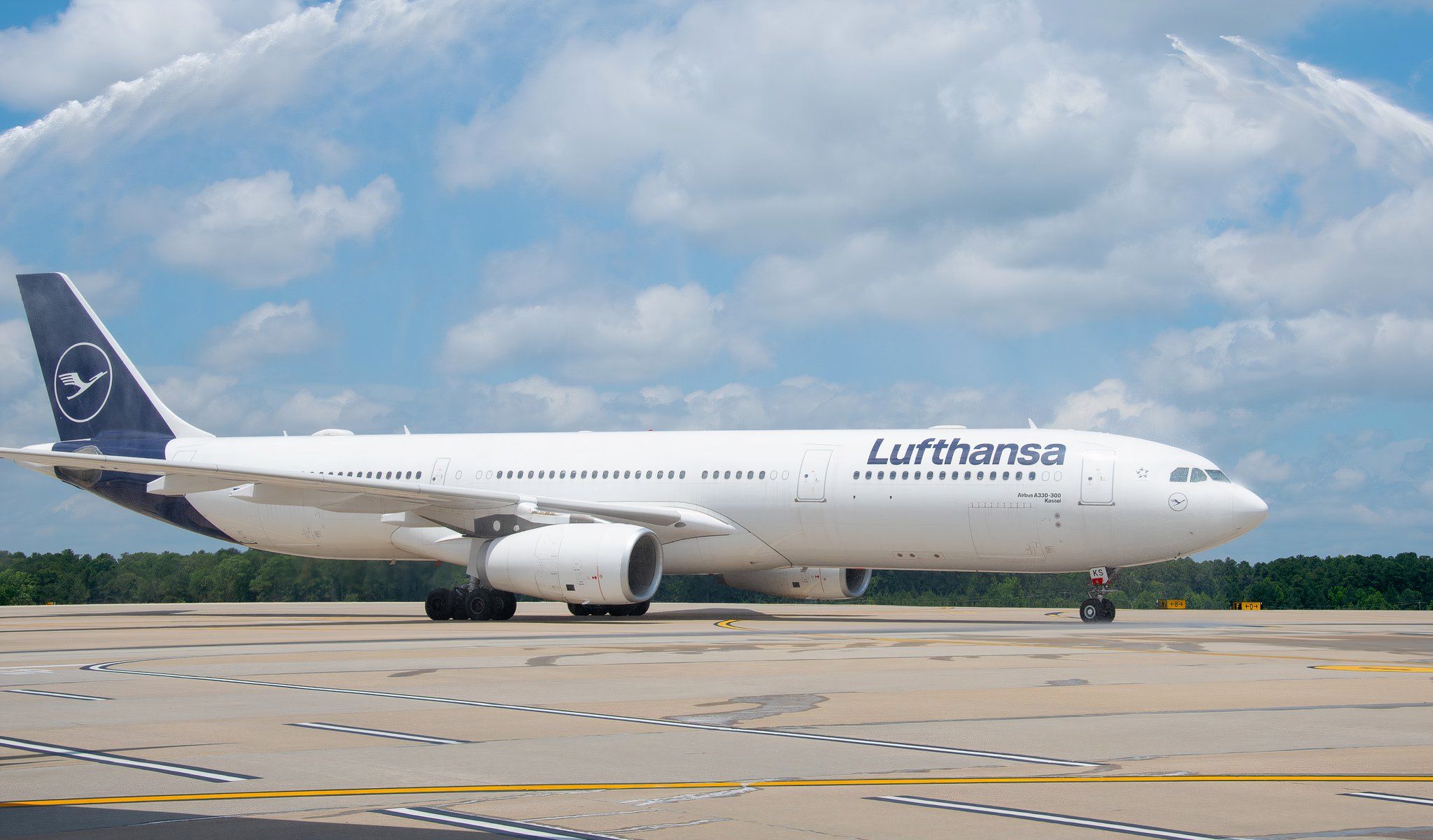 Lufthansa-Water-Cannon-Salute-1