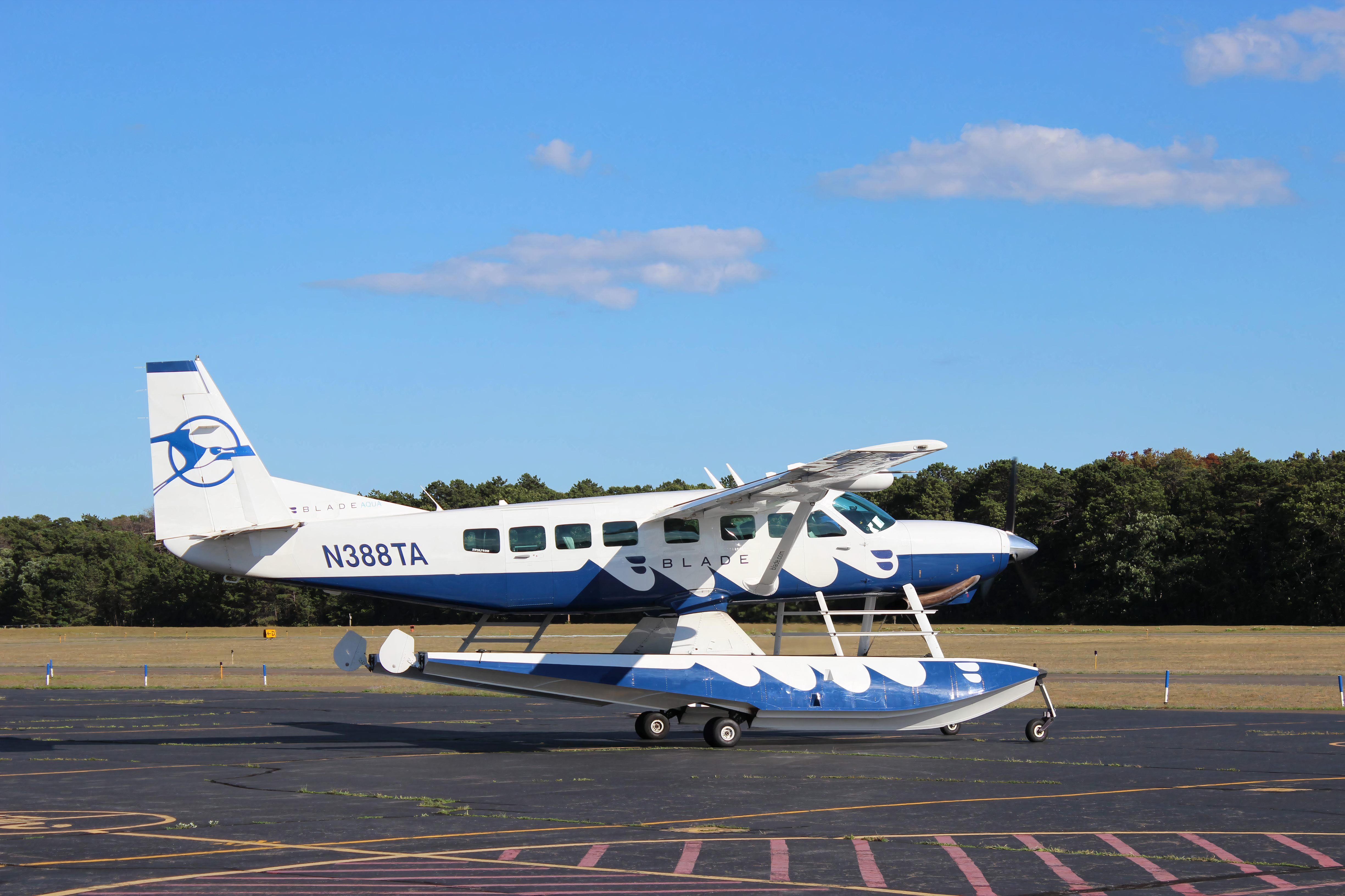 N388TA, an amphib Cessna Caravan, leaving JPX