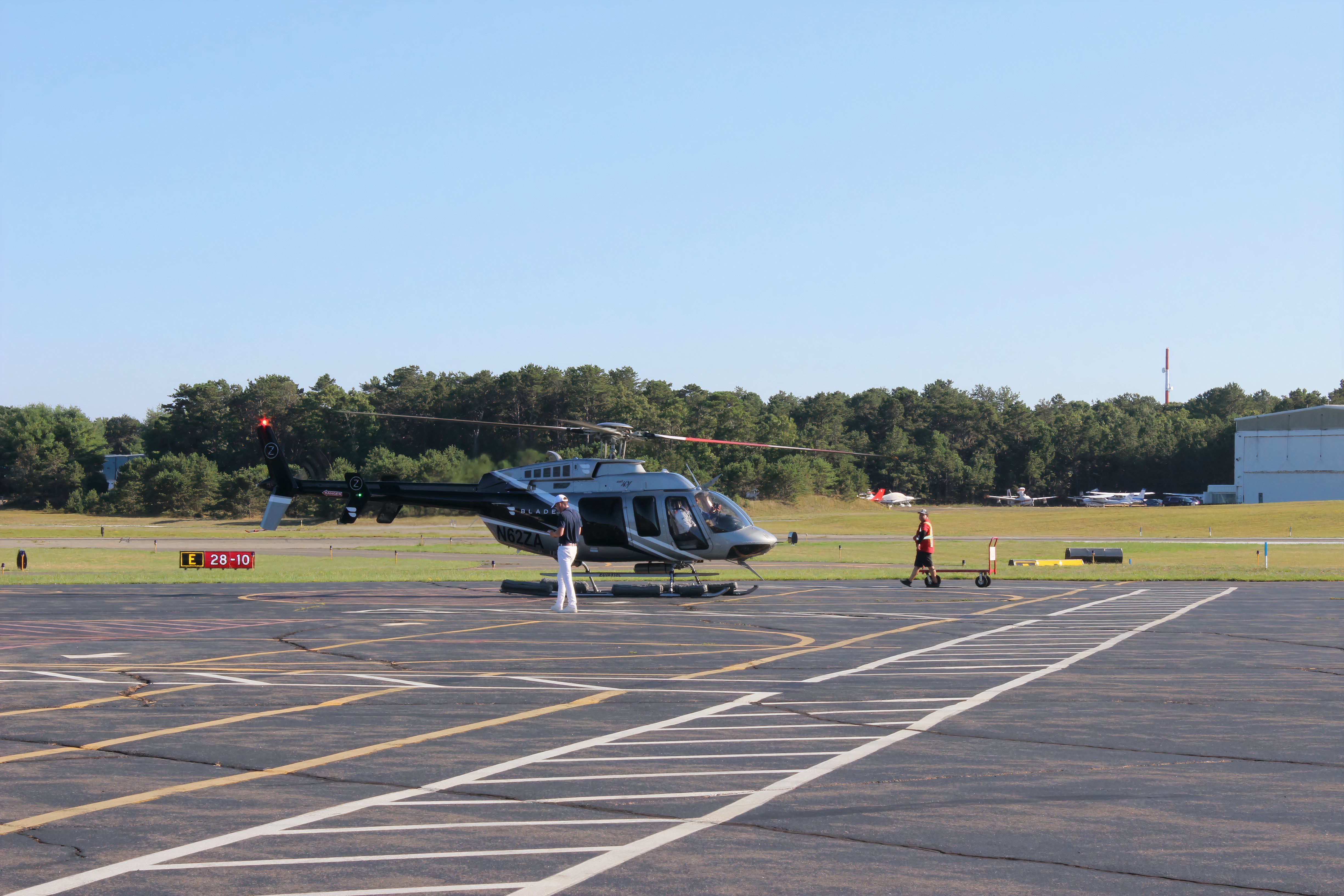 N62ZA, a Bell 407, at JPX