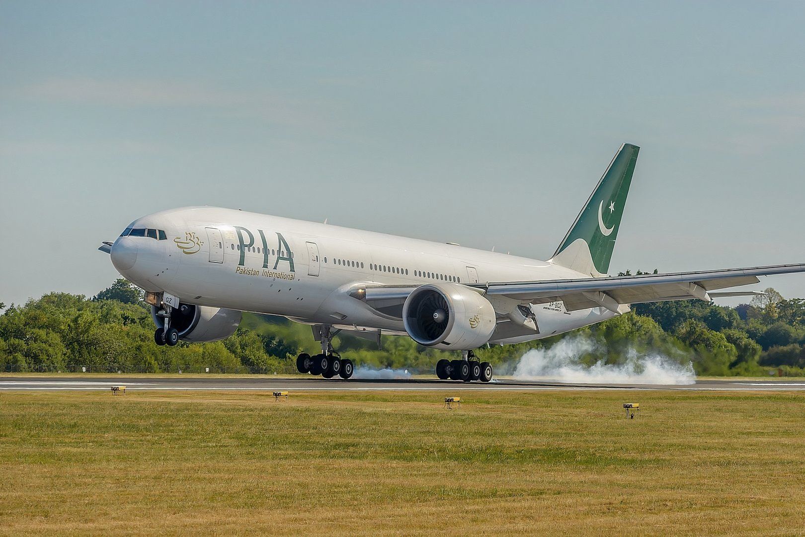 PIA 777-200LR landing1