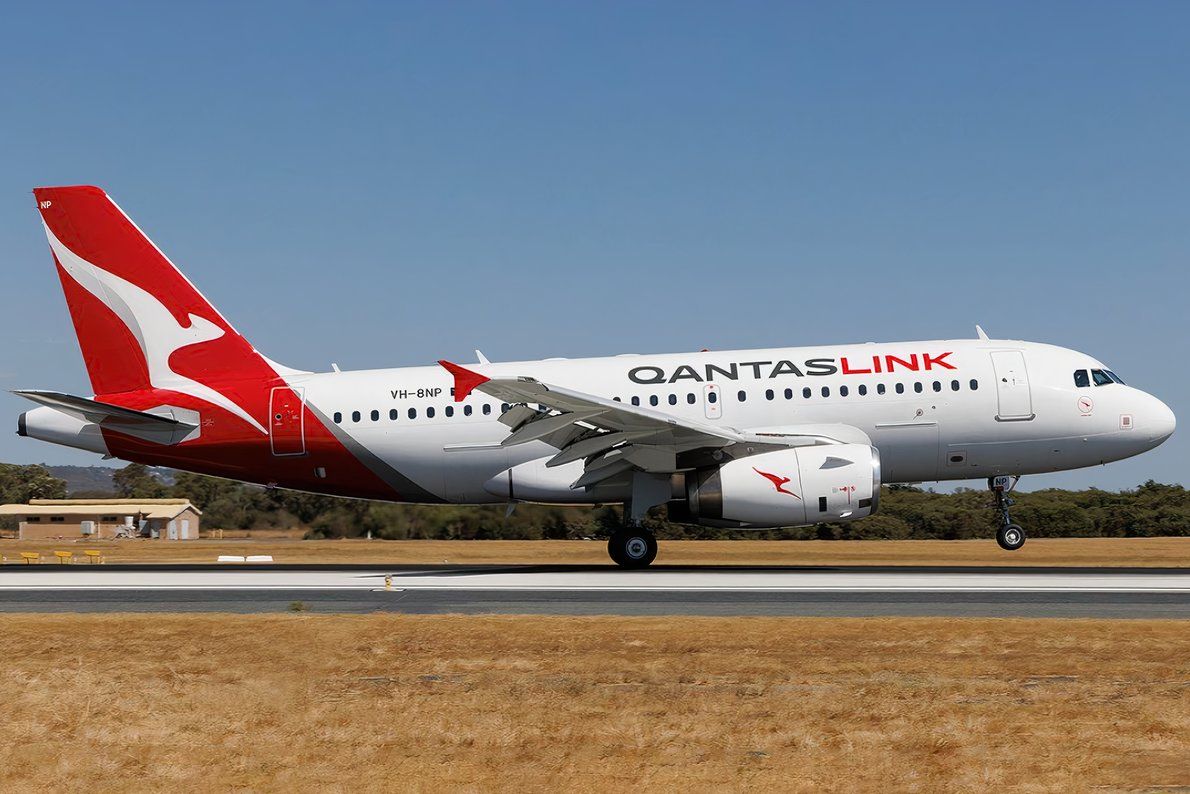 QantasLink Airbus A319 VH-8NP.