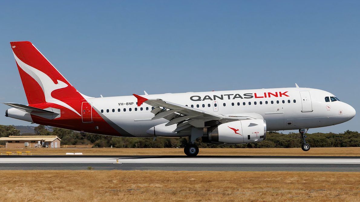 Spotted: What Was A QantasLink Airbus A319 Doing At Phoenix Sky Harbor ...