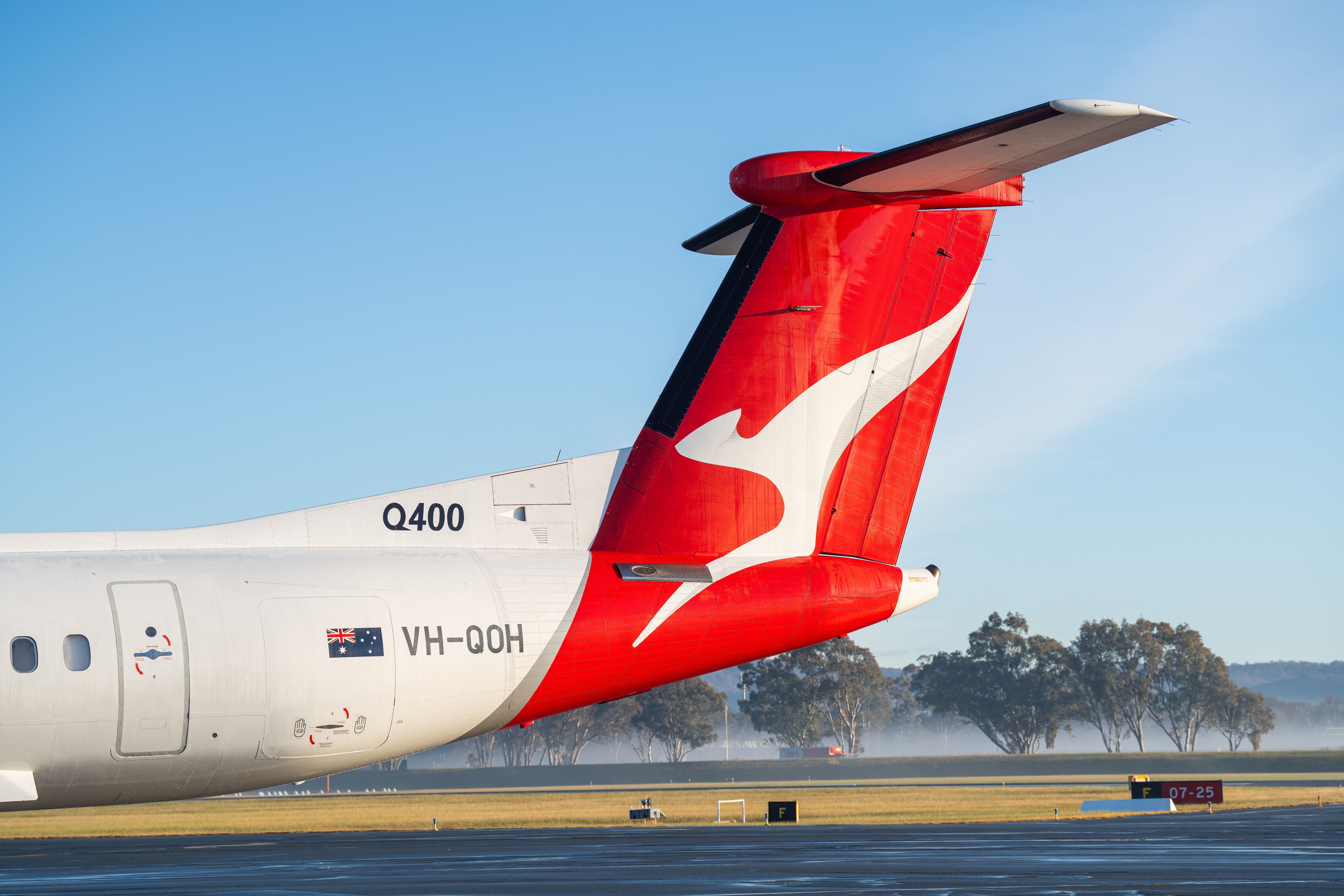 QantasLink Q400 Albury Airport Qantas-02666